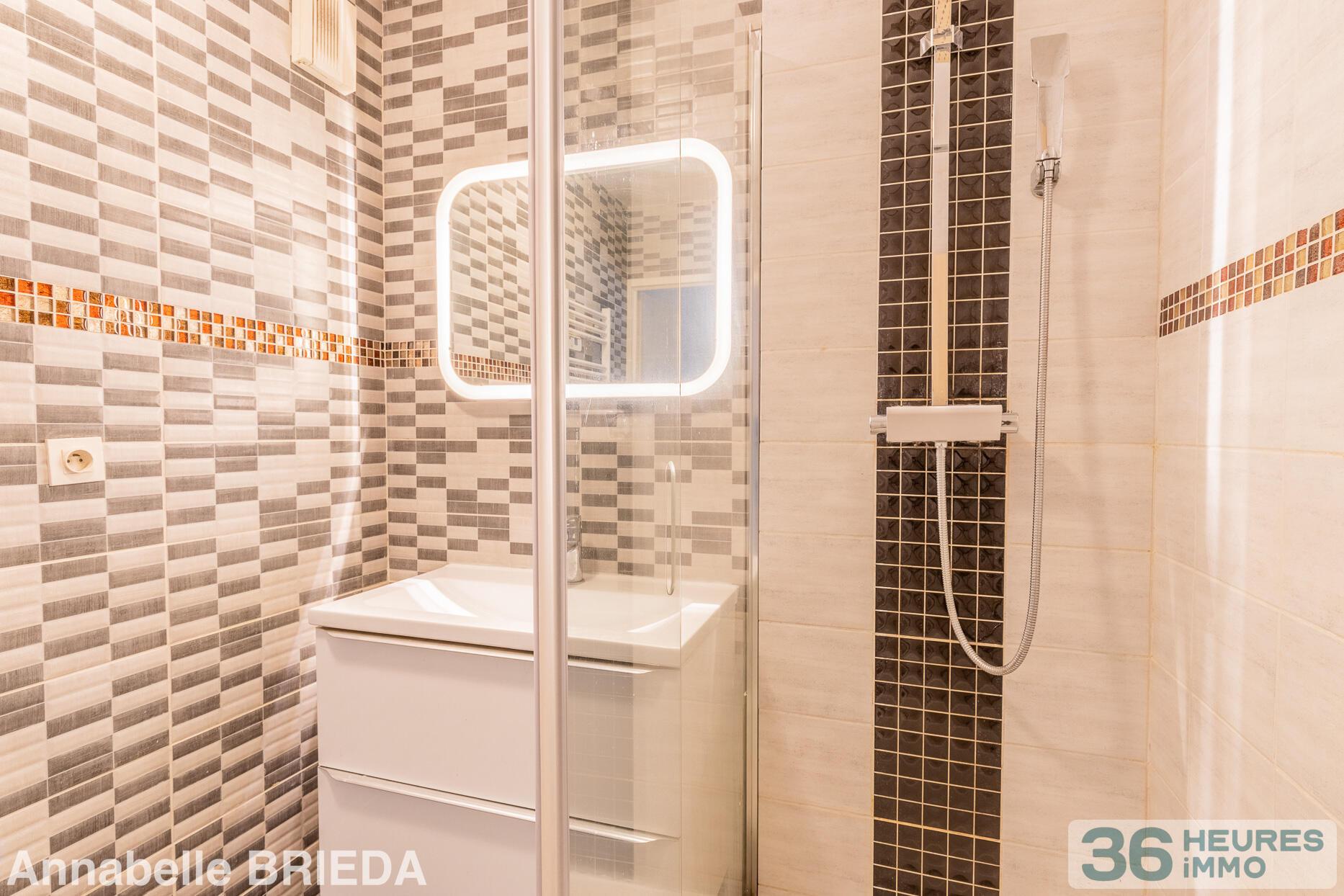 Appartement avec séjour spacieux et baies vitrées – Balcon au calme côté cour