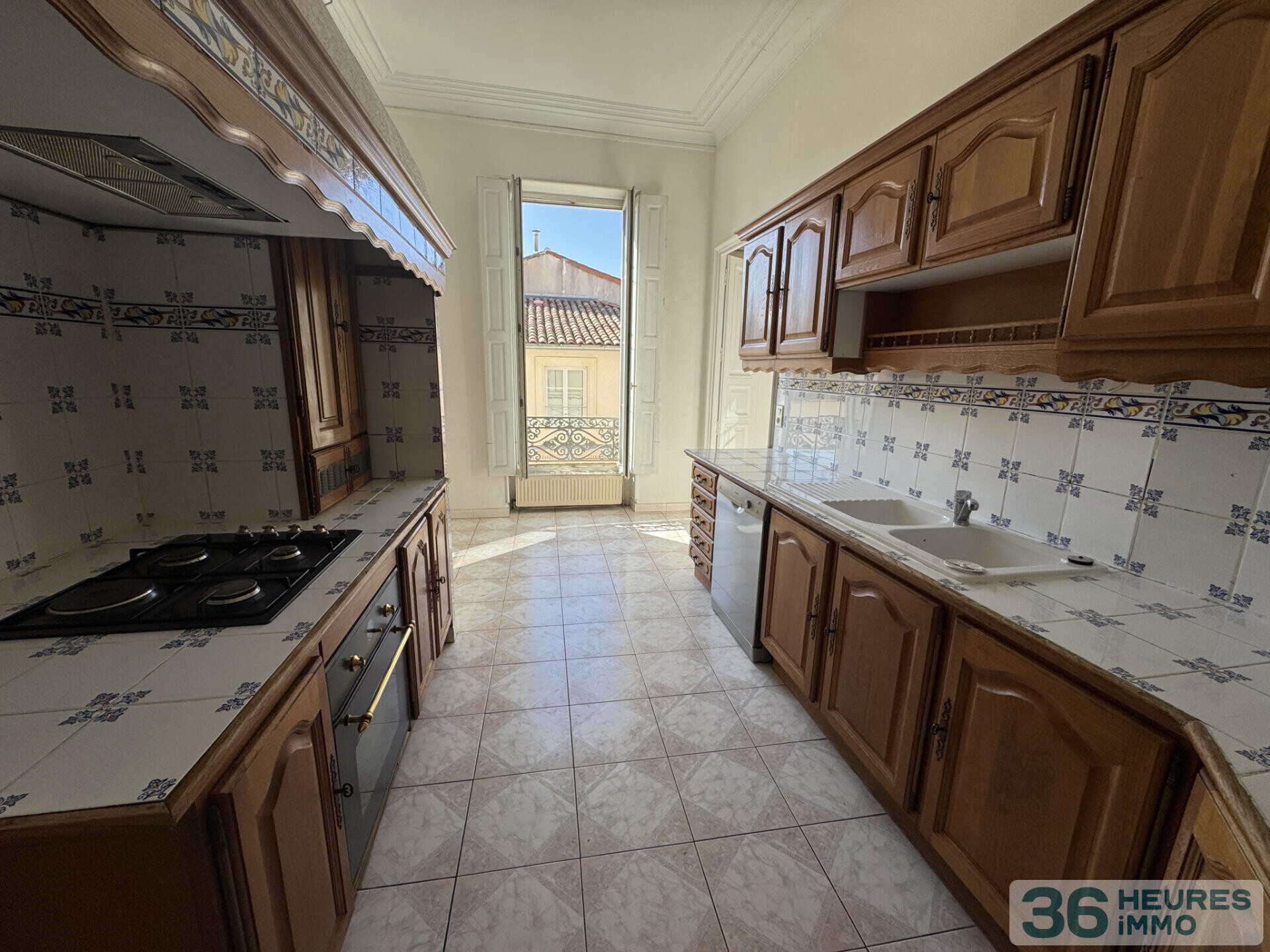Exclusivité Appartement 144 m2, 3 chambres, grenier + cave - proche arènes