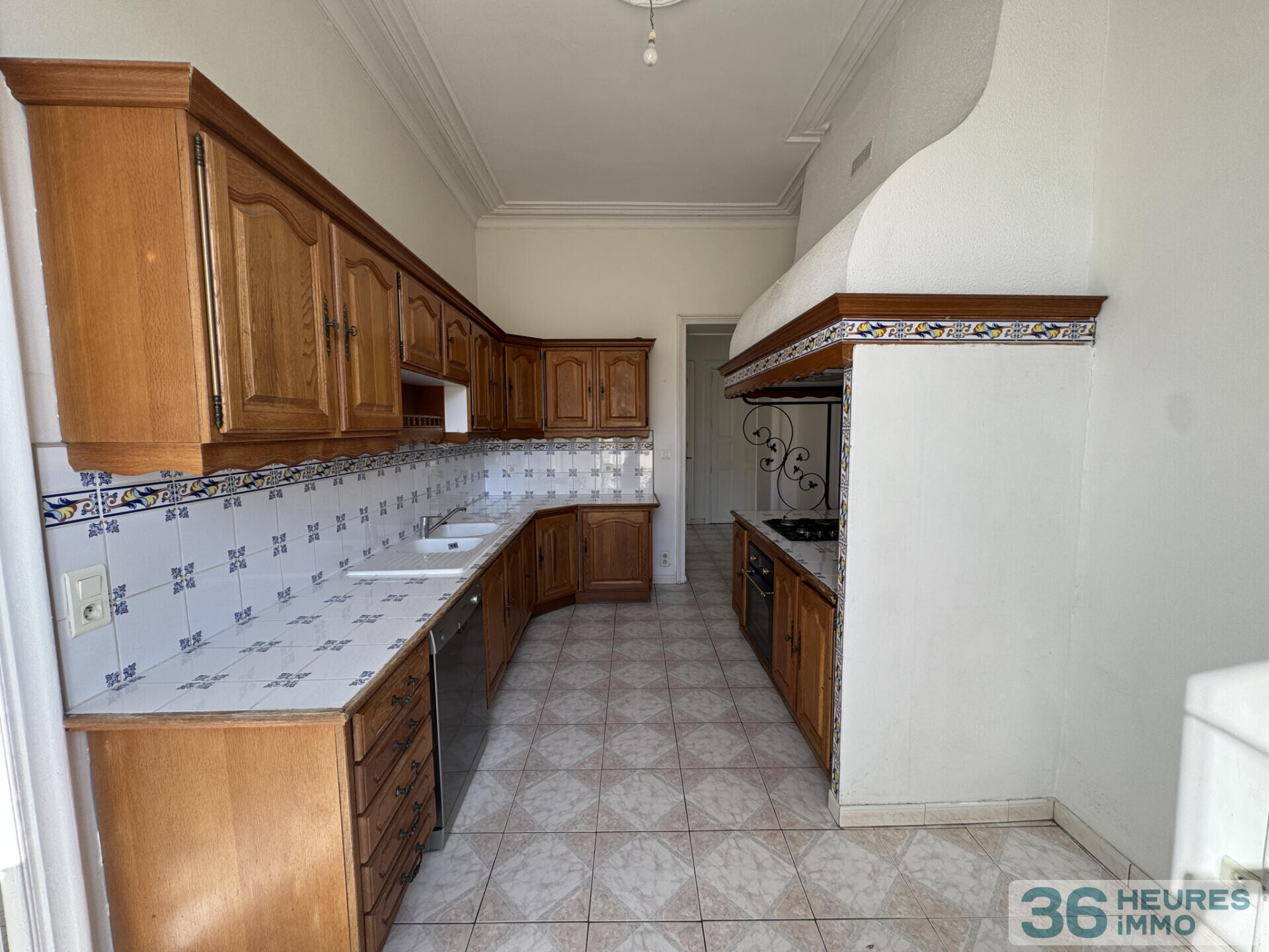 Exclusivité Appartement 144 m2, 3 chambres, grenier + cave - proche arènes