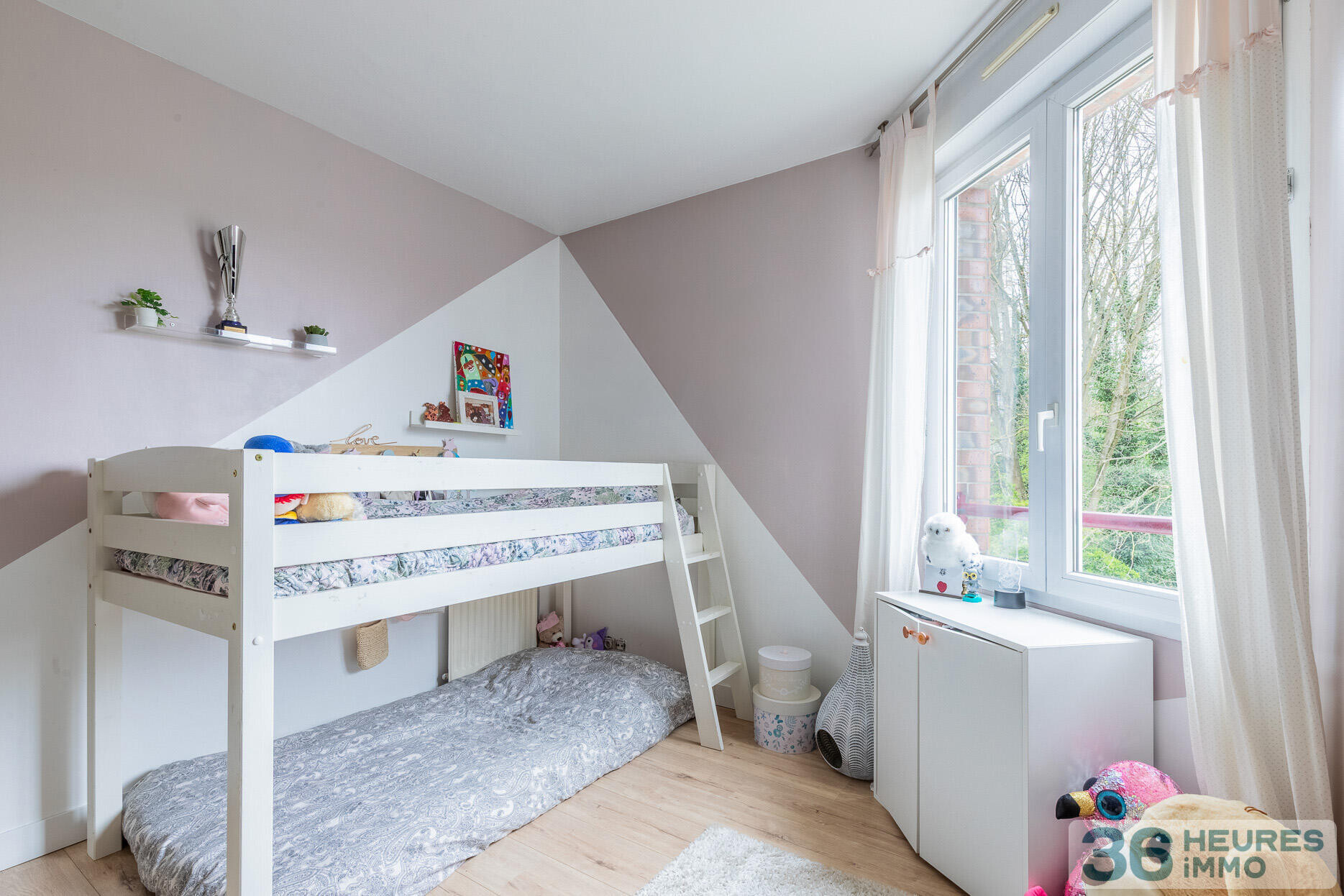 Appartement avec une pièce de vie spacieuse baigné de lumière