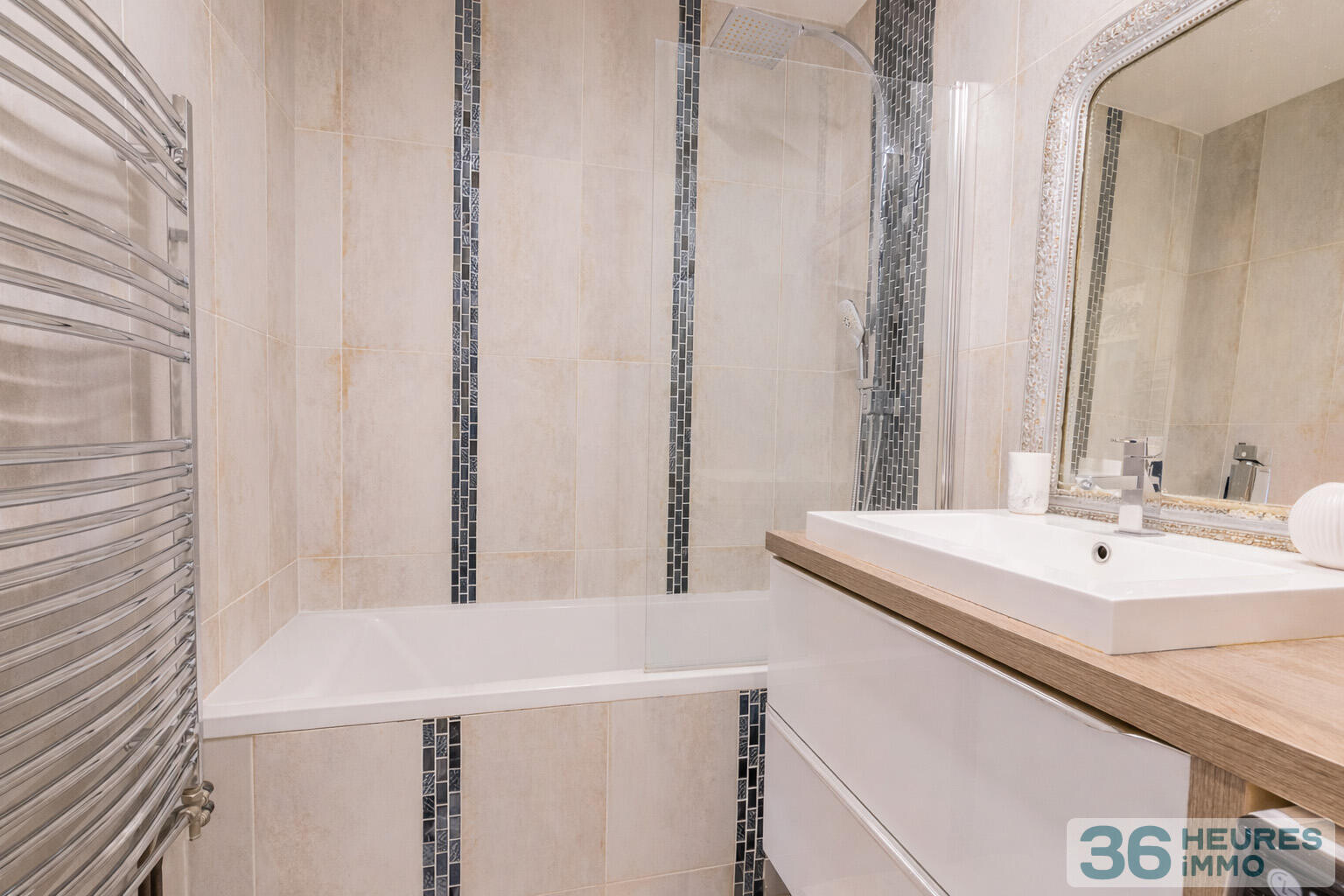 Appartement avec une pièce de vie spacieuse baigné de lumière