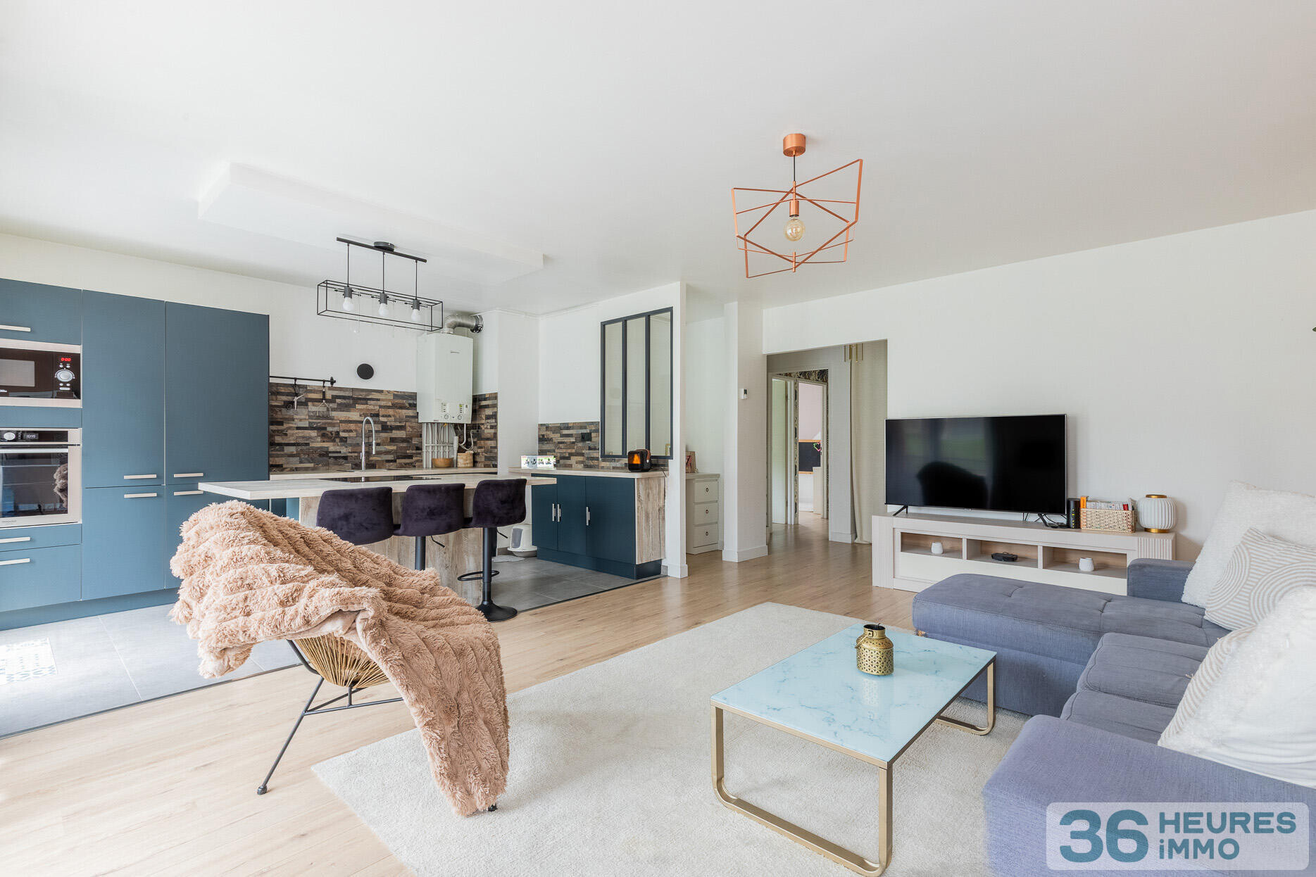 Appartement avec une pièce de vie spacieuse baigné de lumière