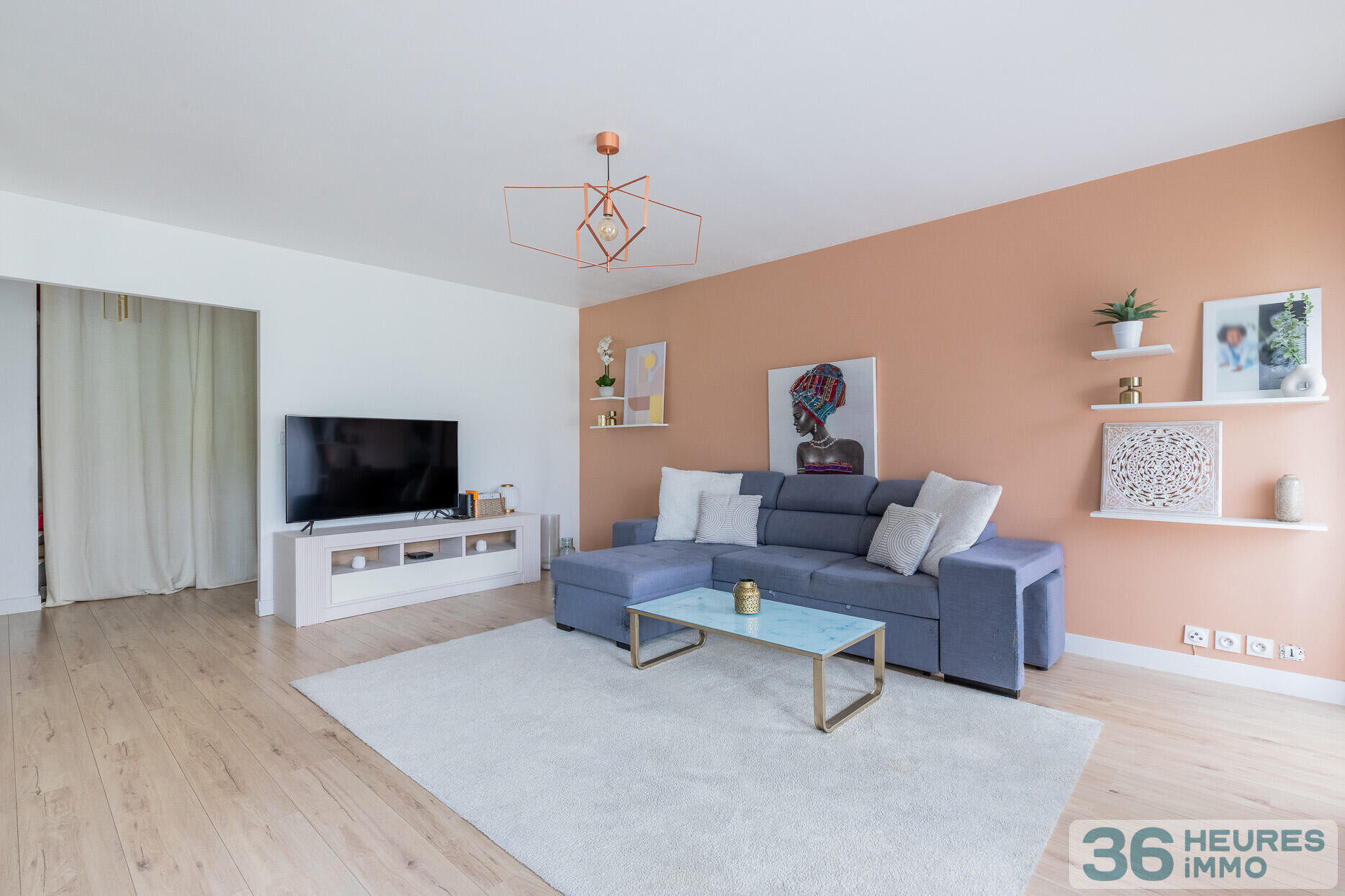 Appartement avec une pièce de vie spacieuse baigné de lumière