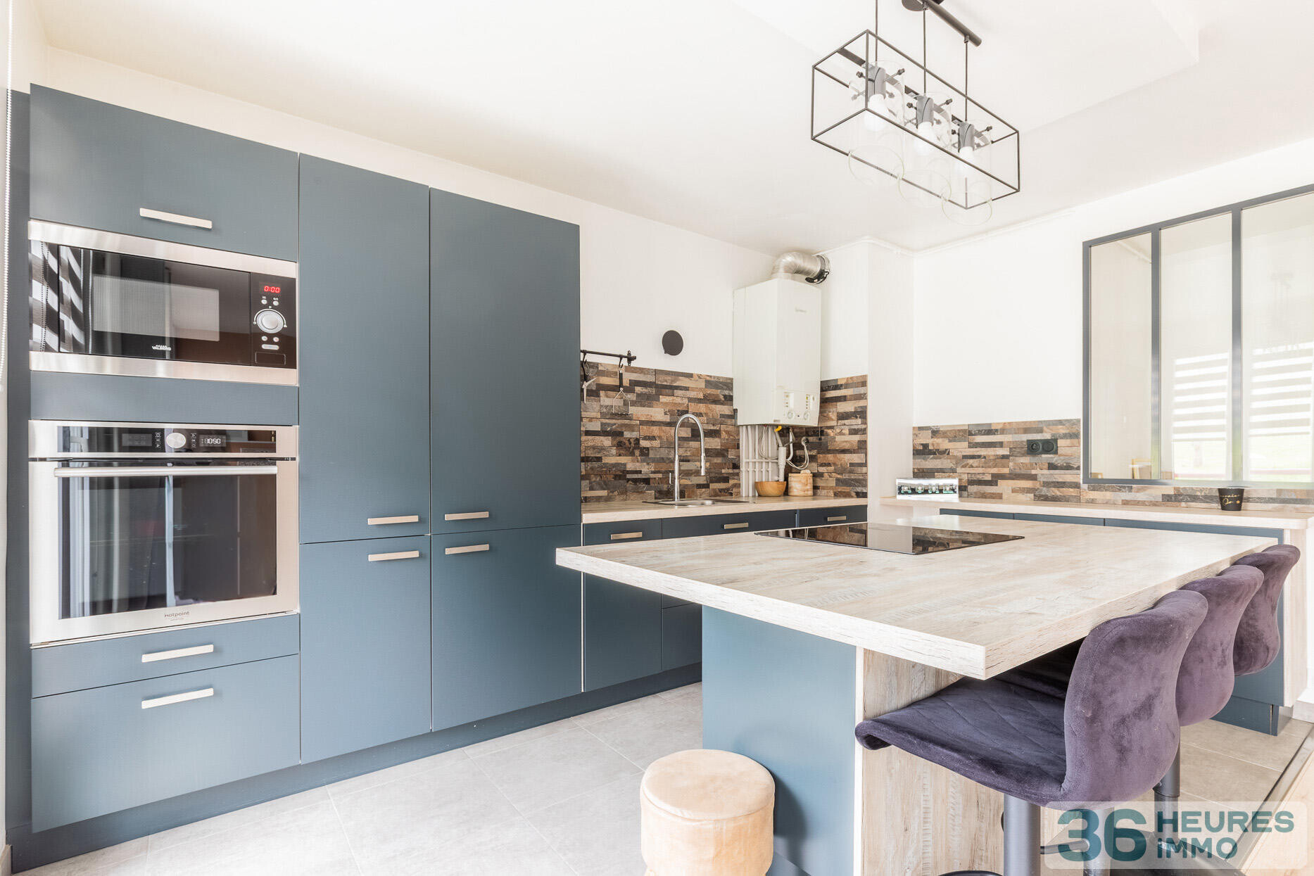 Appartement avec une pièce de vie spacieuse baigné de lumière