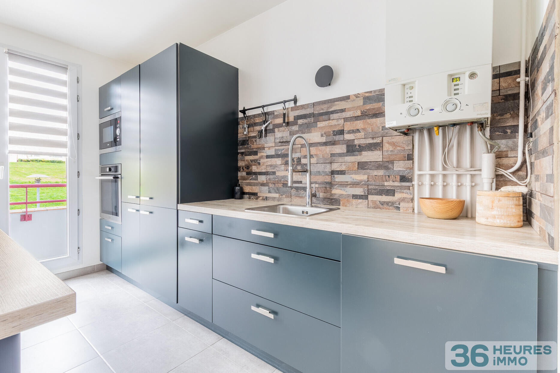 Appartement avec une pièce de vie spacieuse baigné de lumière