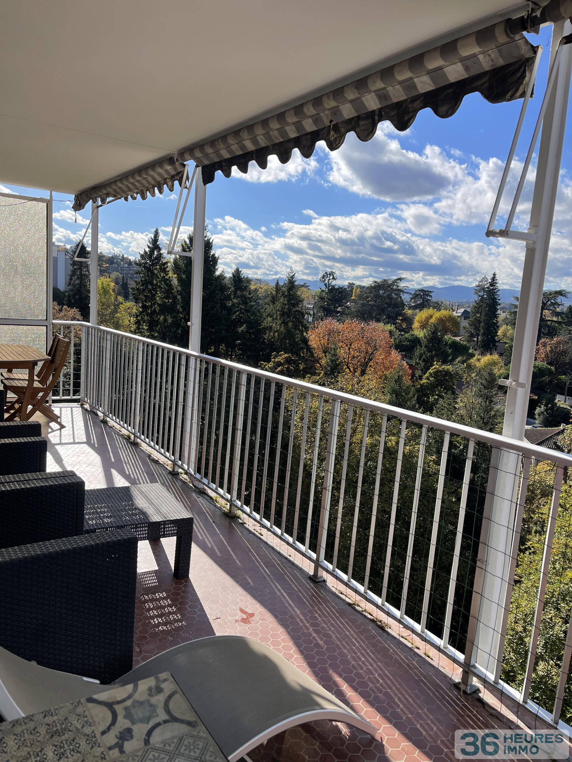 Grand T4 idéal grande famille, confortable et lumineux avec magnifique vue.