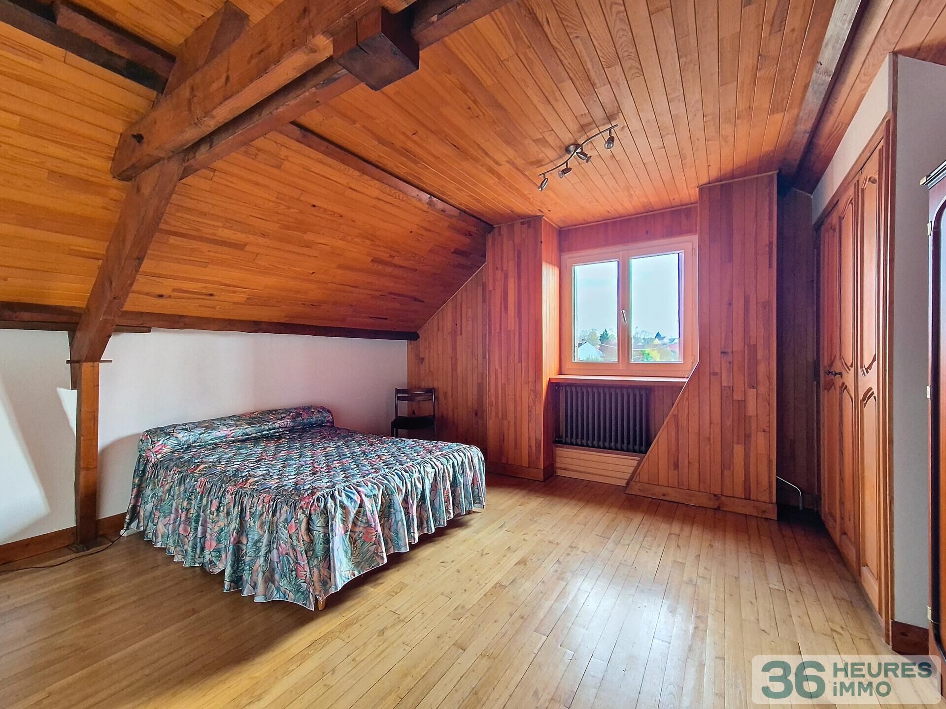 MAISON AVEC SOUS-SOL, GARAGE ET JARDIN, à 5 minutes de Villeneuve La Guyard.