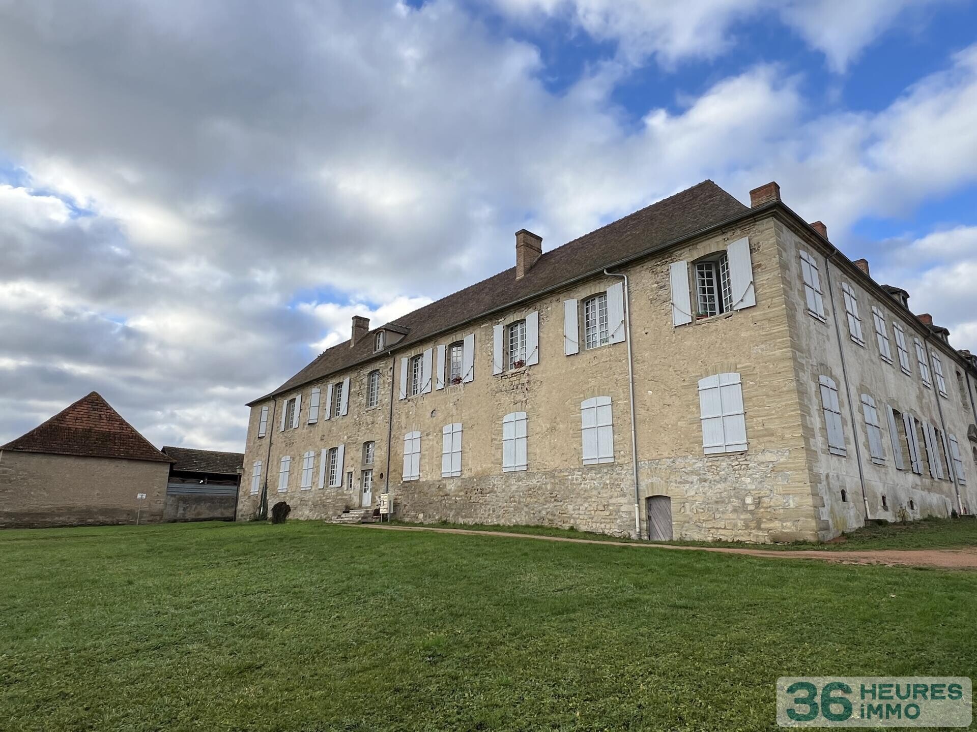 appartement rdc 112 m² au CHATEAU DE BRUGHEAS