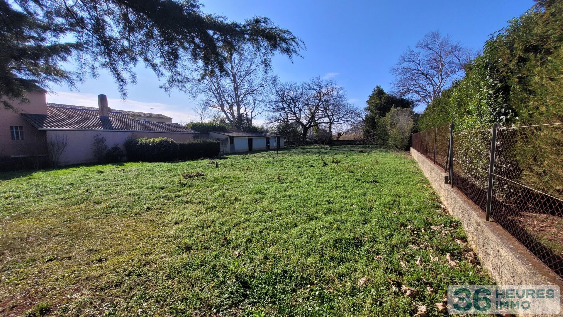 Terrain constructible de 1189 m²