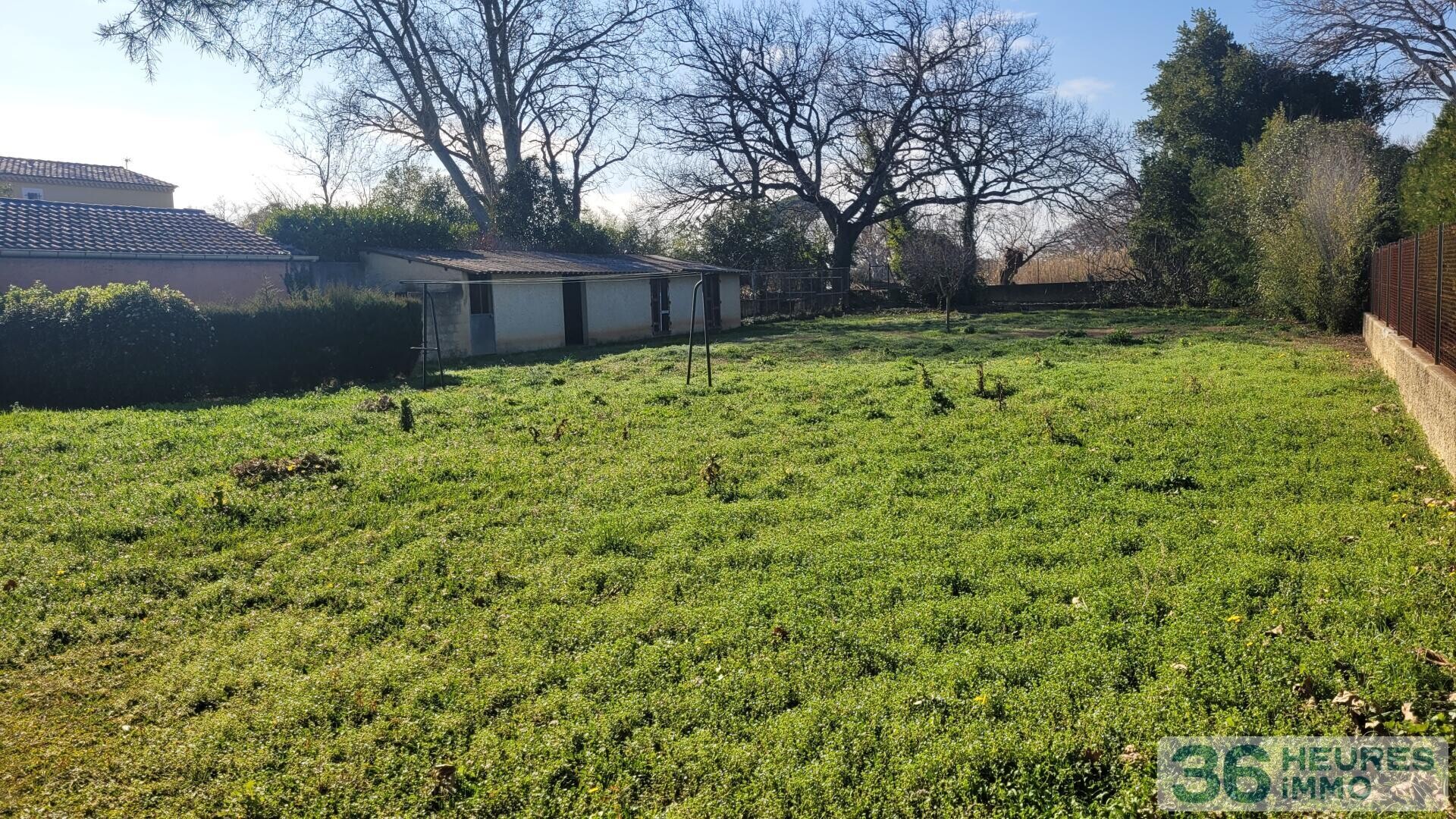 Terrain constructible de 1189 m²