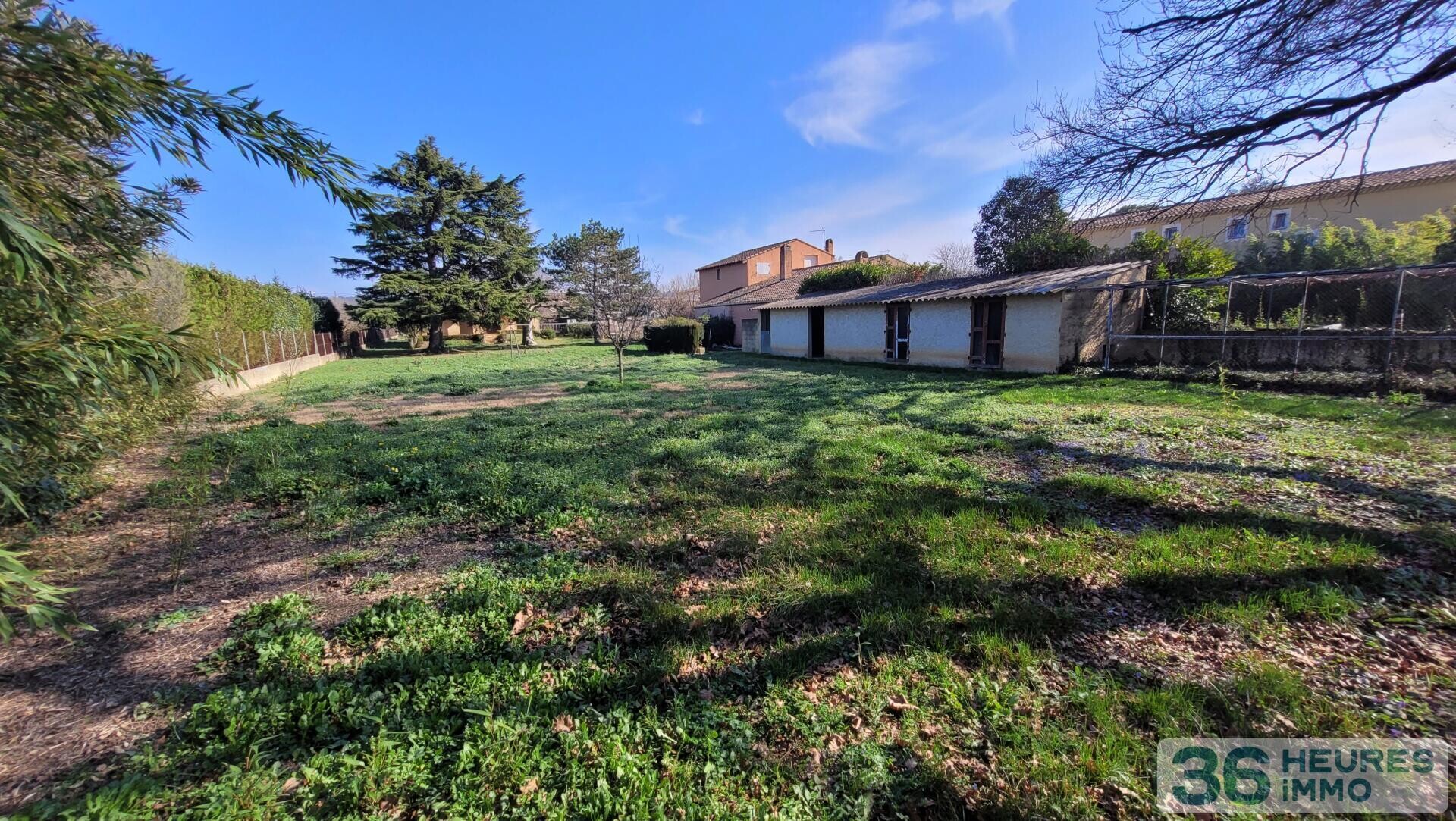 Terrain constructible de 1189 m²