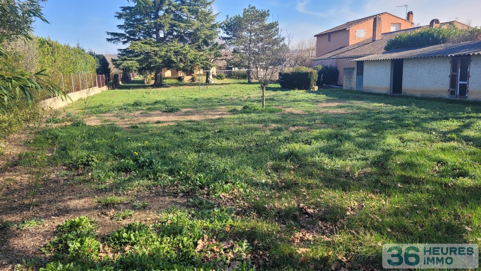 Terrain constructible de 1189 m²