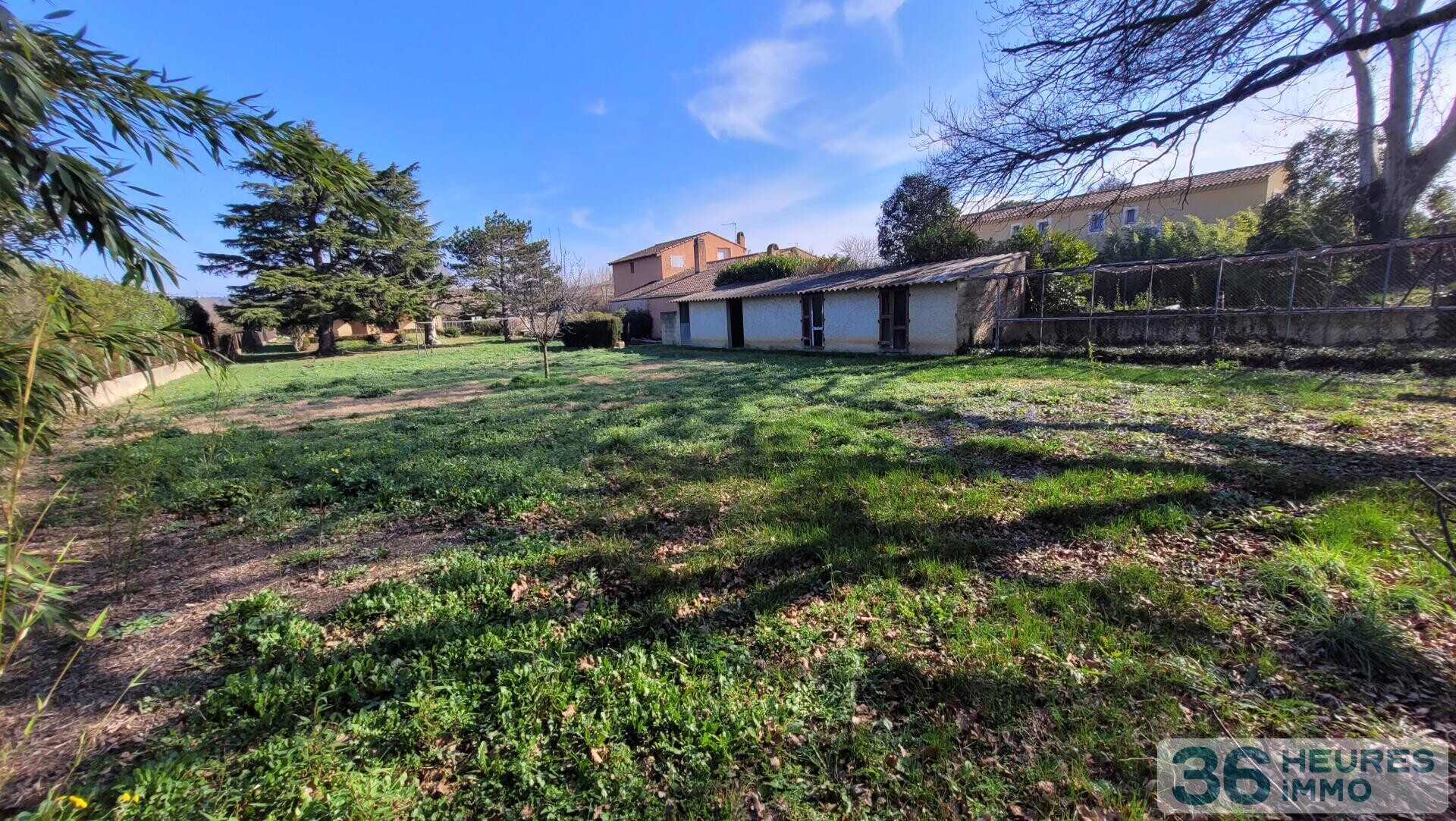 Terrain constructible de 1189 m²