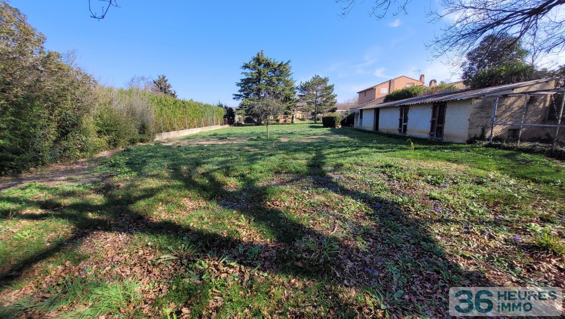Terrain constructible de 1189 m²