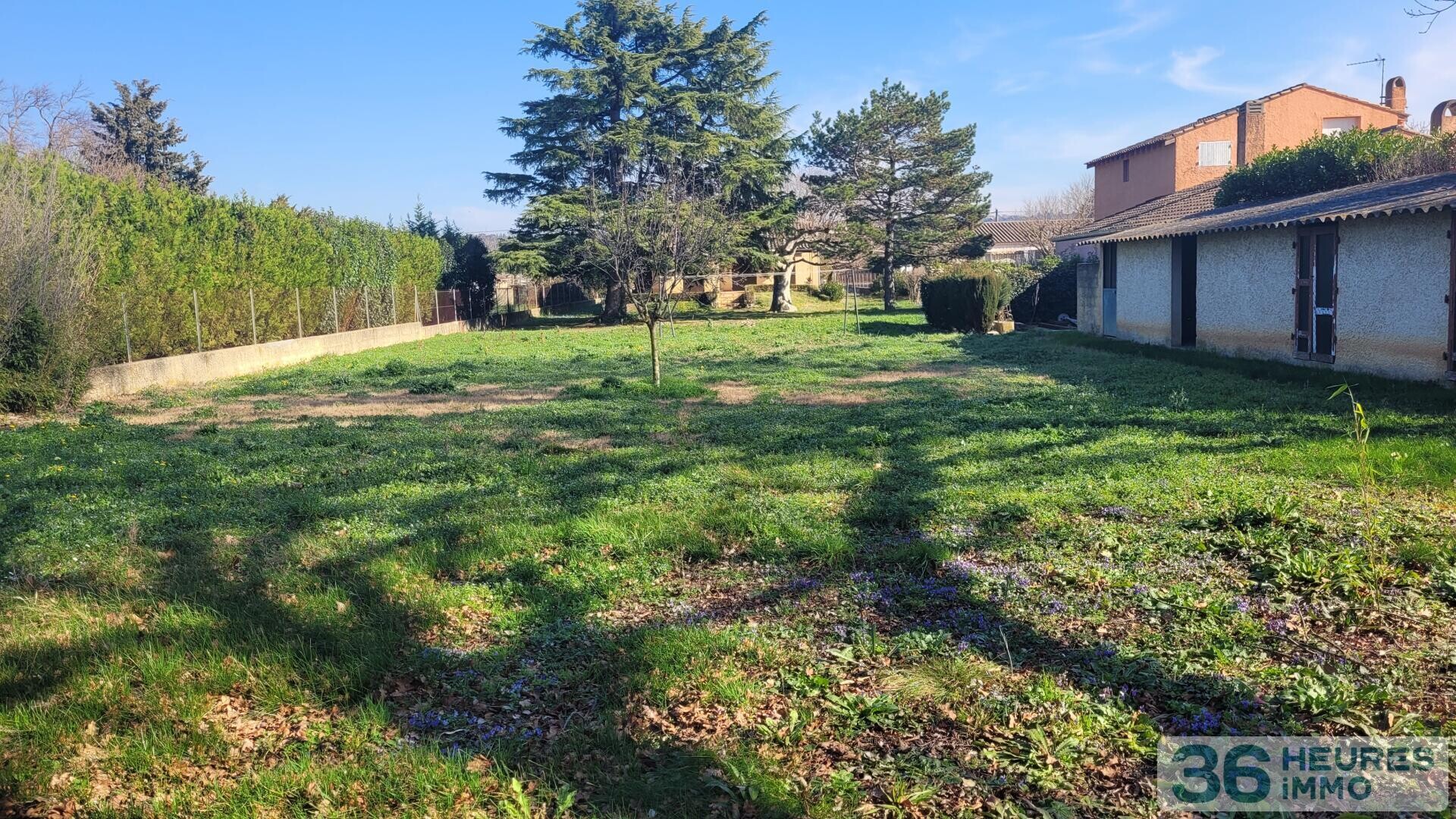 Terrain constructible de 1189 m²