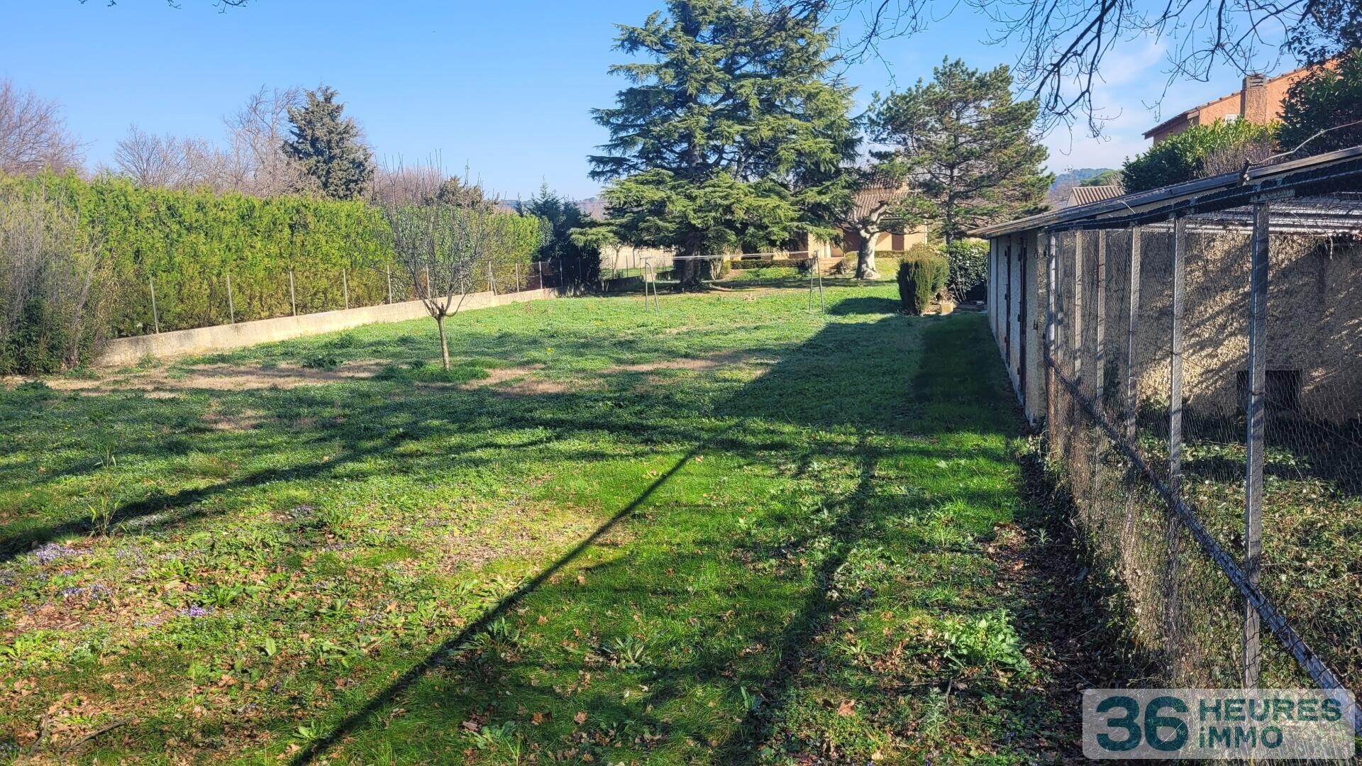 Terrain constructible de 1189 m²