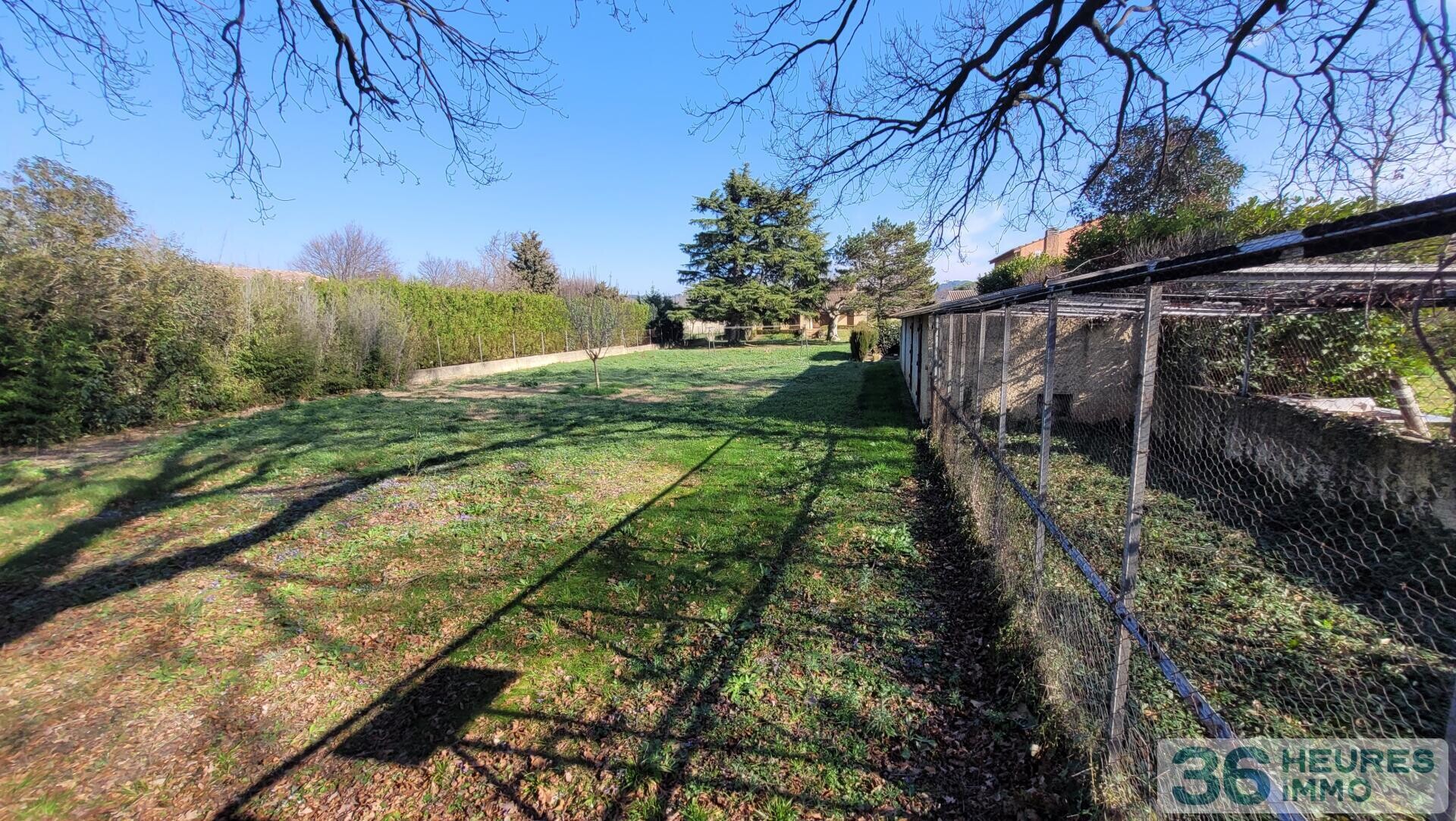 Terrain constructible de 1189 m²