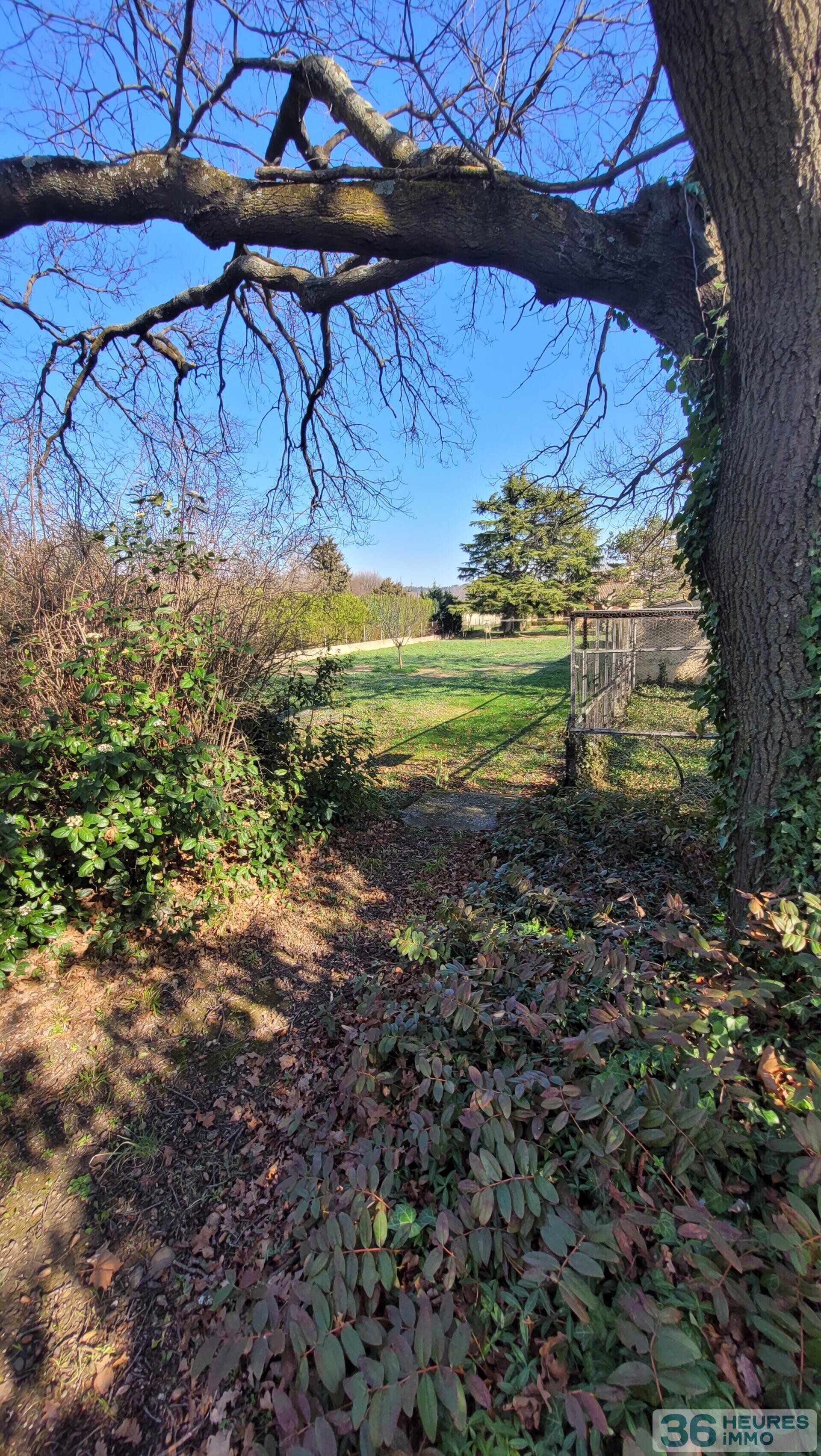 Terrain constructible de 1189 m²