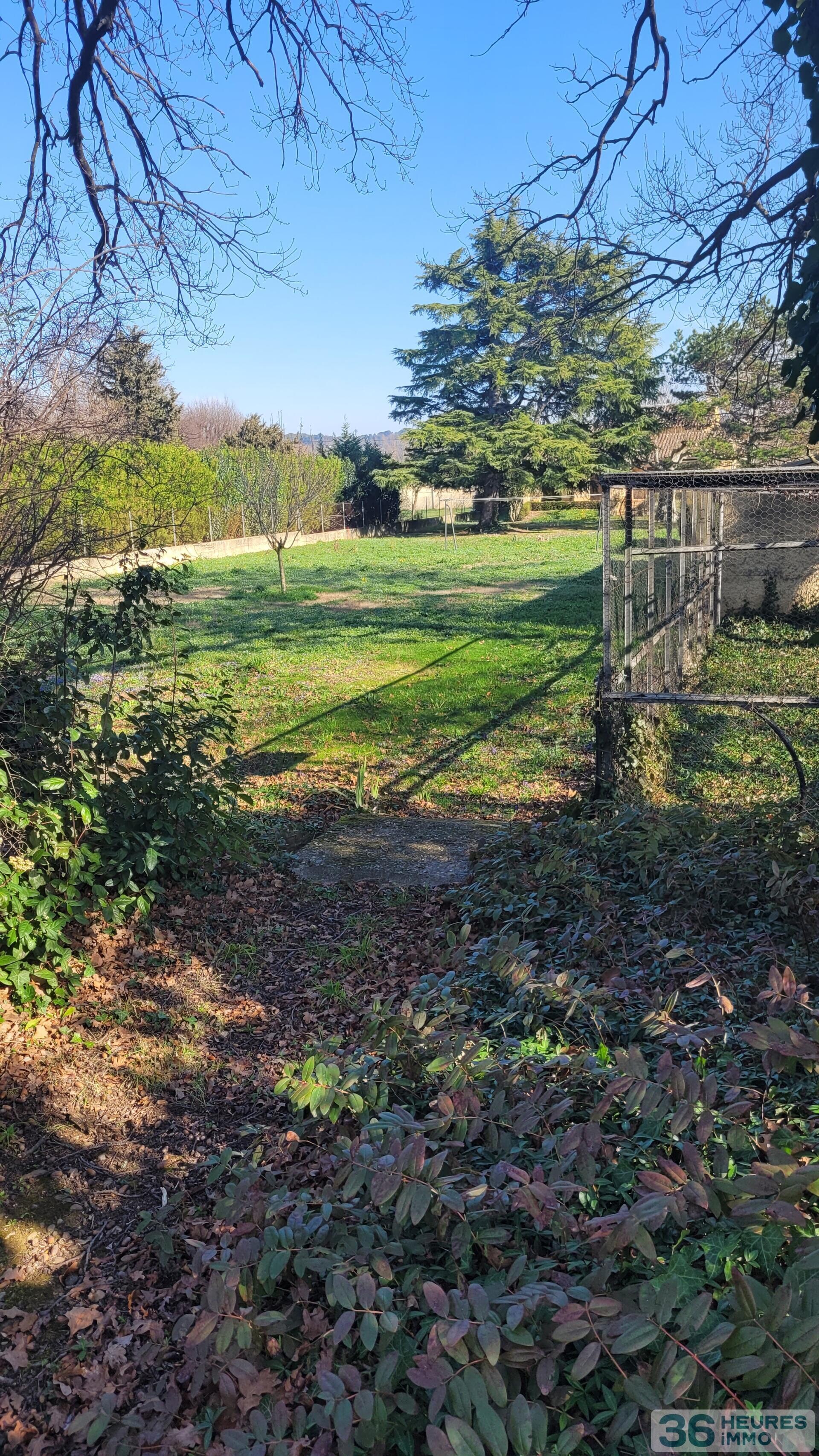 Terrain constructible de 1189 m²