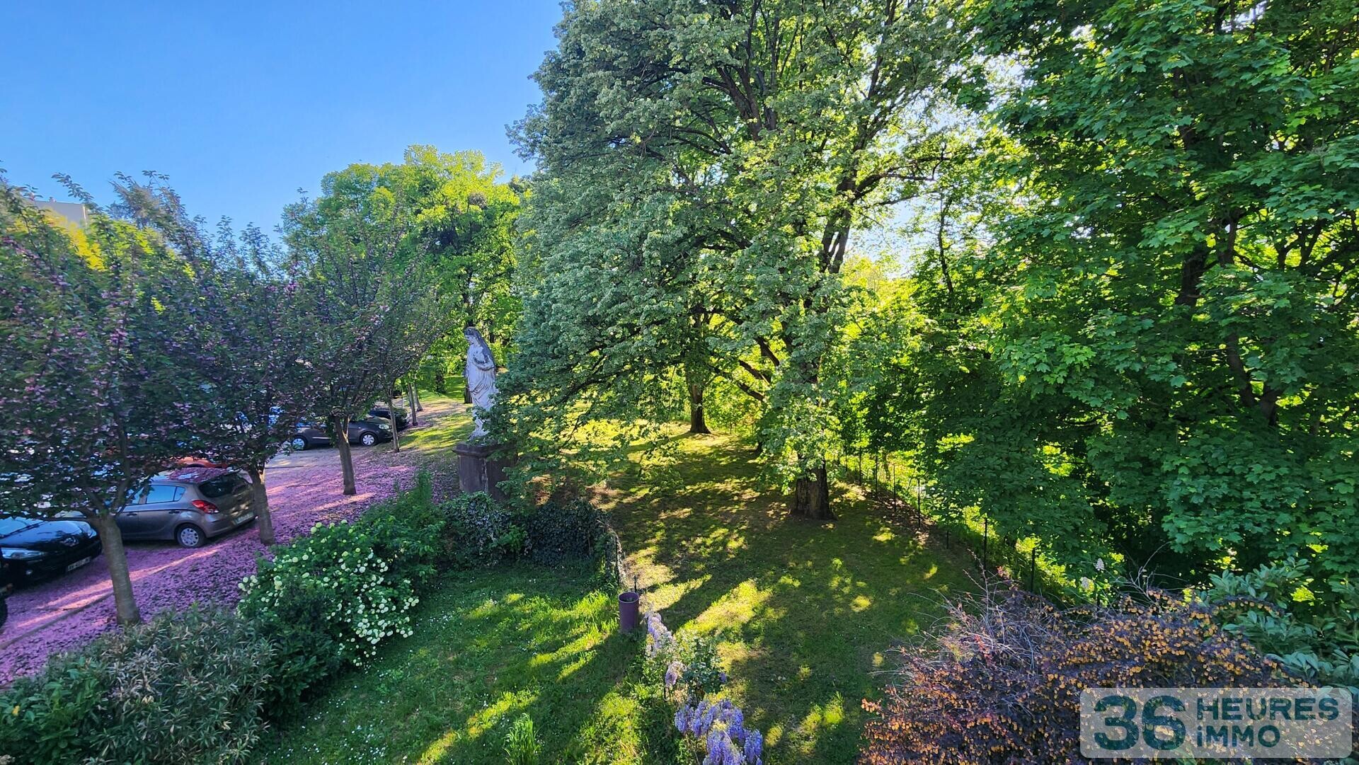 T4 en duplex - 84m2 carrez 125m2 au sol - petite copropriété avec parc et piscine - 2 chambres possibilité 3 - 2 places de stationnement - 1er et dernier étage