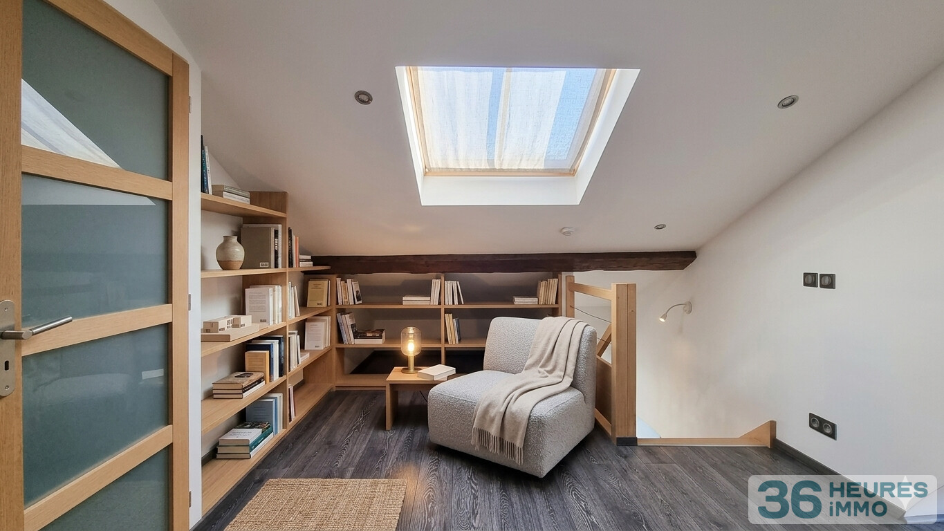 T4 en duplex - 84m2 carrez 125m2 au sol - petite copropriété avec parc et piscine - 2 chambres possibilité 3 - 2 places de stationnement - 1er et dernier étage