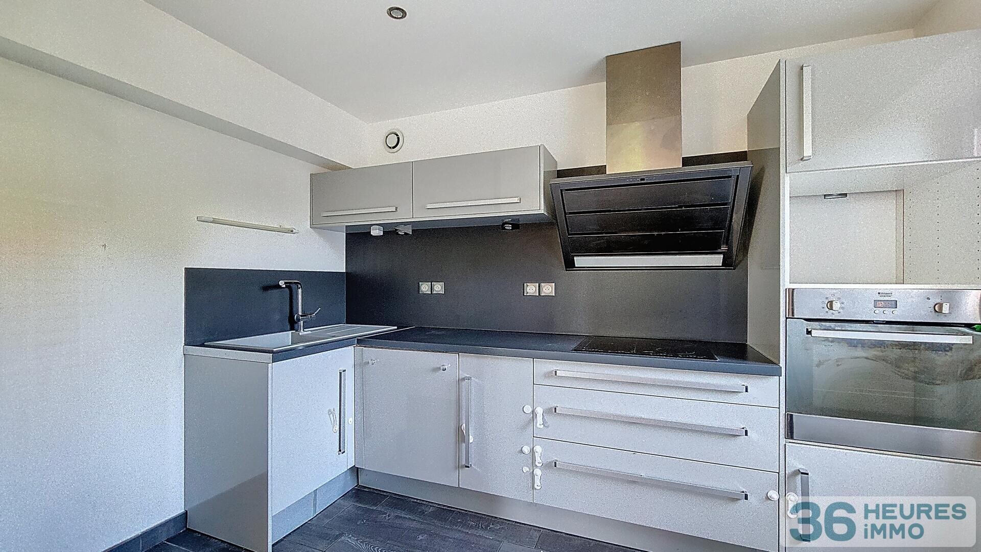 T4 en duplex - 84m2 carrez 125m2 au sol - petite copropriété avec parc et piscine - 2 chambres possibilité 3 - 2 places de stationnement - 1er et dernier étage