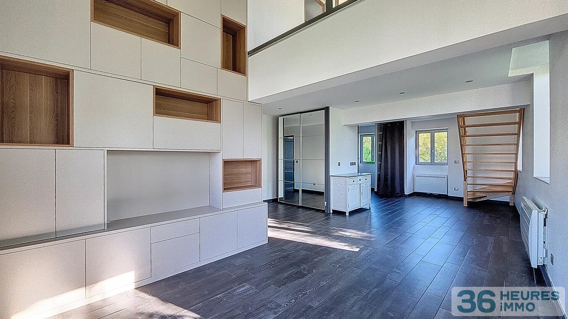 T4 en duplex - 84m2 carrez 125m2 au sol - petite copropriété avec parc et piscine - 2 chambres possibilité 3 - 2 places de stationnement - 1er et dernier étage