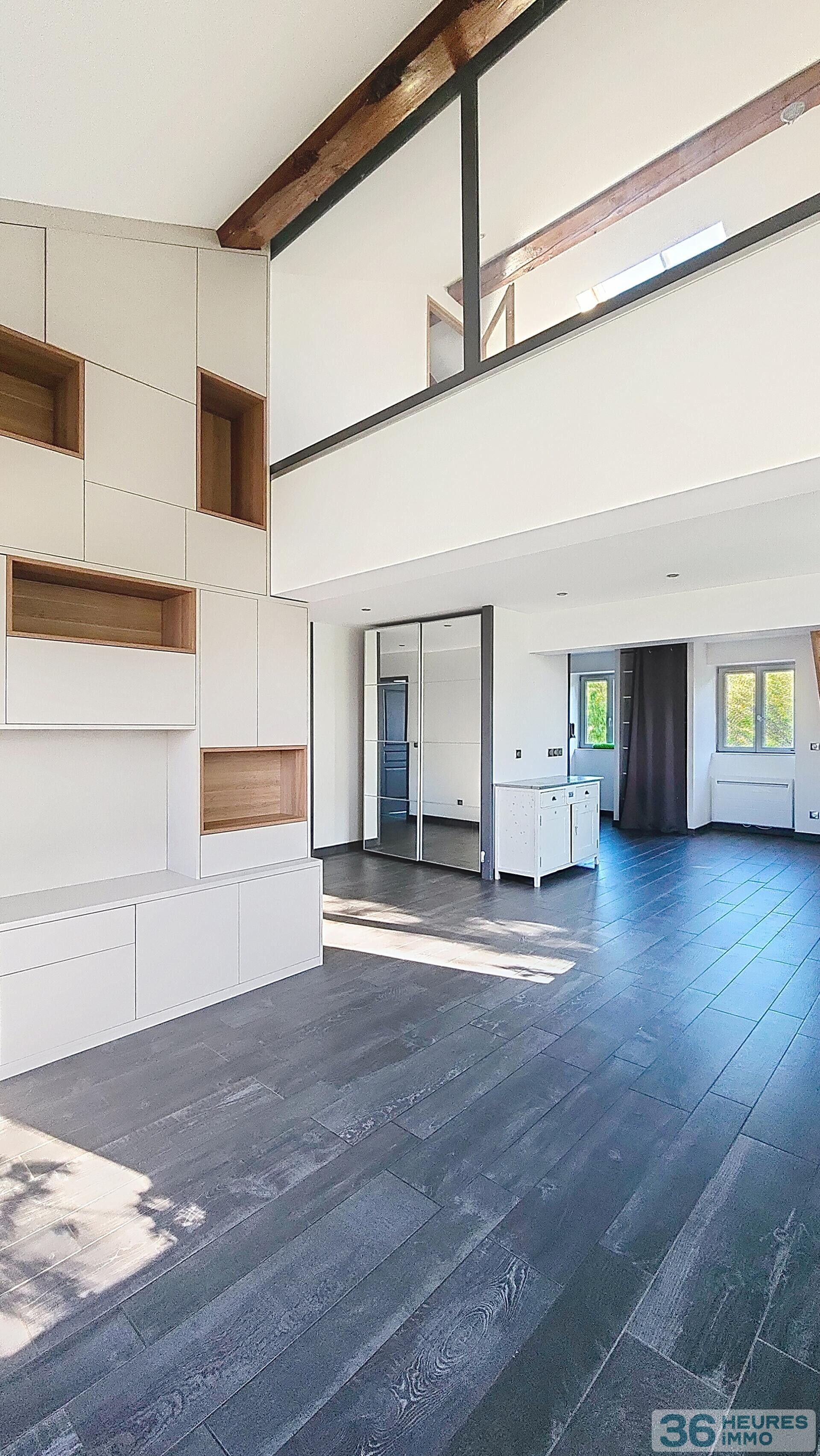 T4 en duplex - 84m2 carrez 125m2 au sol - petite copropriété avec parc et piscine - 2 chambres possibilité 3 - 2 places de stationnement - 1er et dernier étage