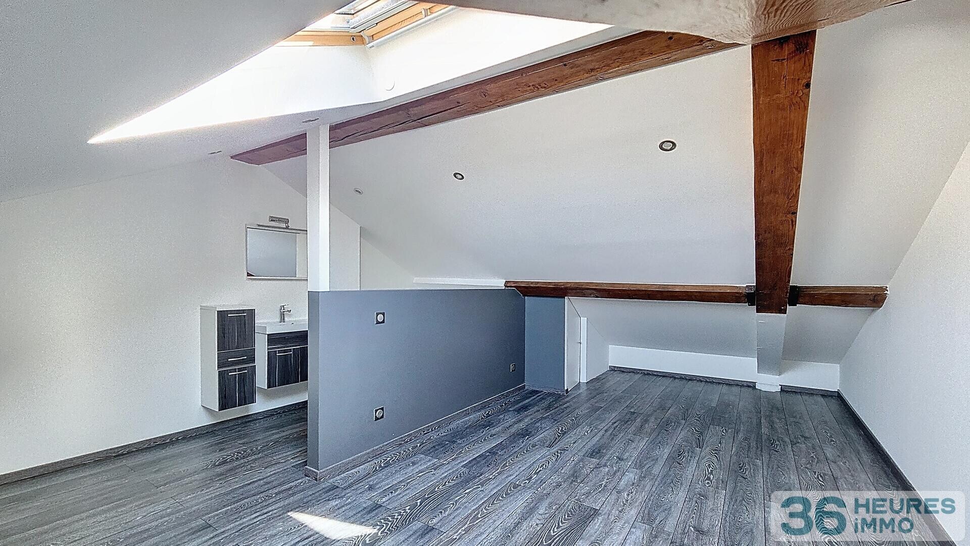 T4 en duplex - 84m2 carrez 125m2 au sol - petite copropriété avec parc et piscine - 2 chambres possibilité 3 - 2 places de stationnement - 1er et dernier étage