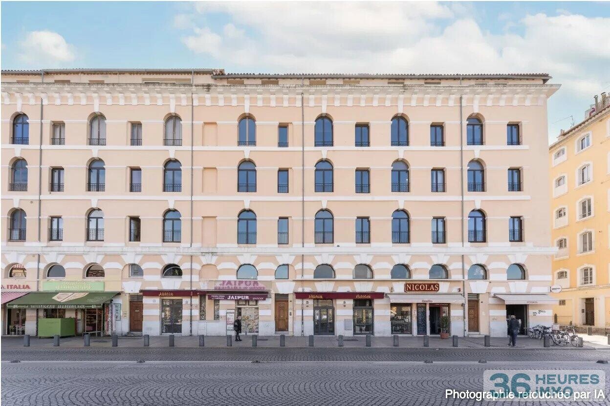 Bien unique, Vieux-Port Marseille – 141 m² modulables habitation + commercial