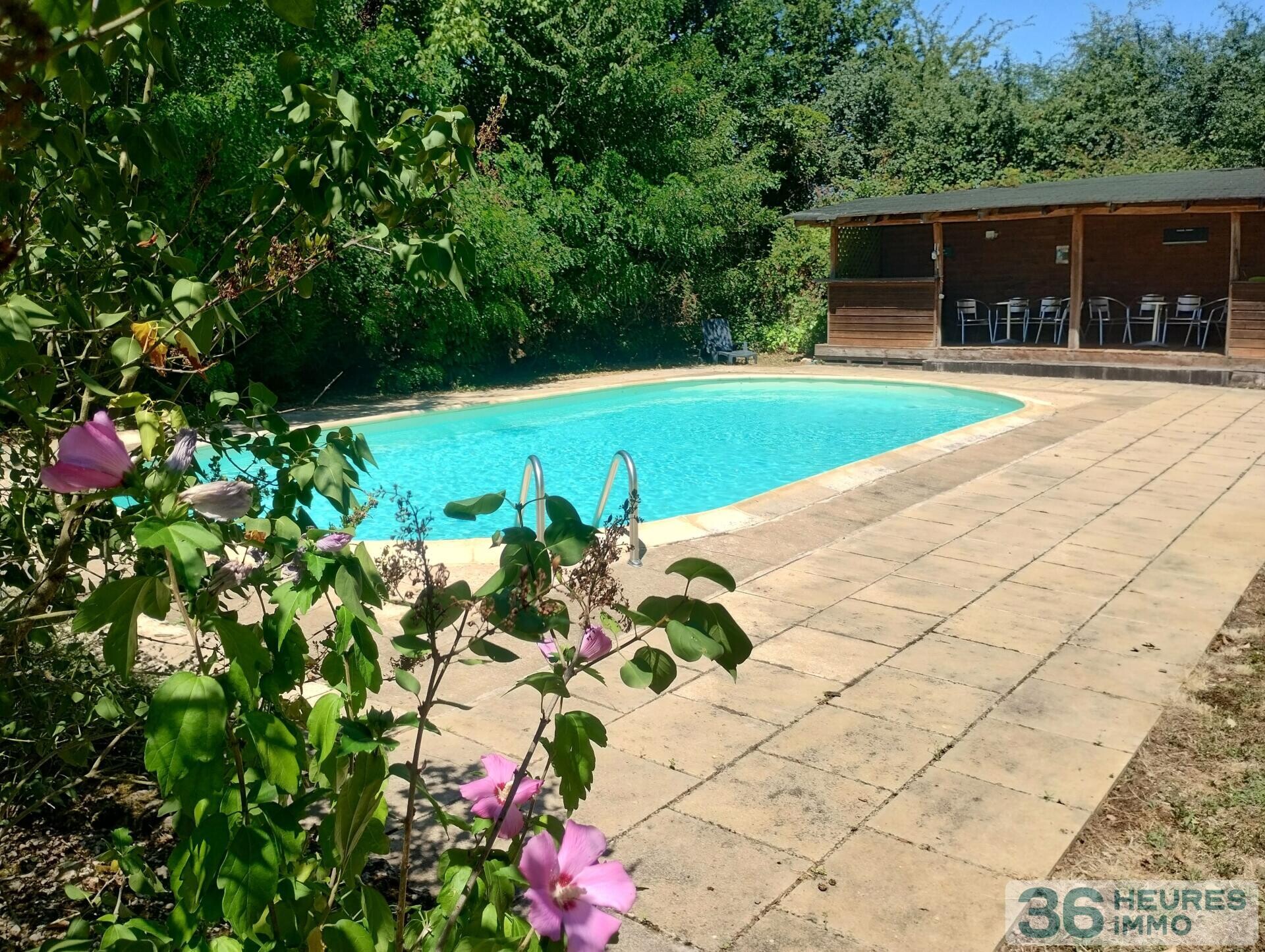 Propriété à fort potentiel avec une habitation principale de caractère et 3 gîtes