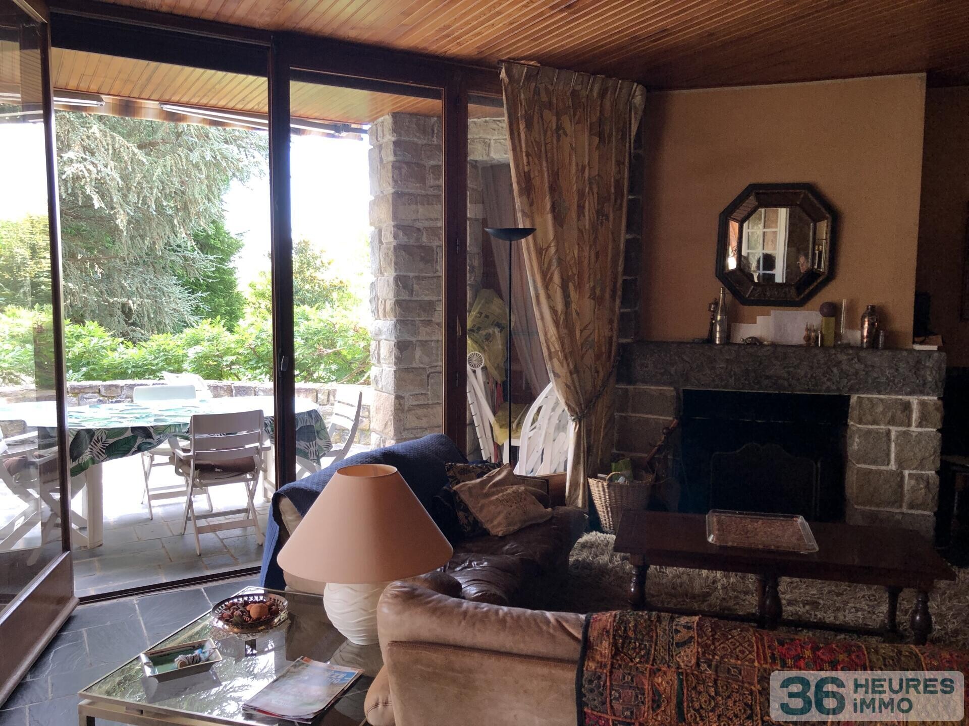 Ensemble immobilier rare et de caractère avec trois bâtiments indépendants sur parc de 4445 m². Idéal projet résidentiel et / ou professionnel et/ou destiné à des investisseurs.