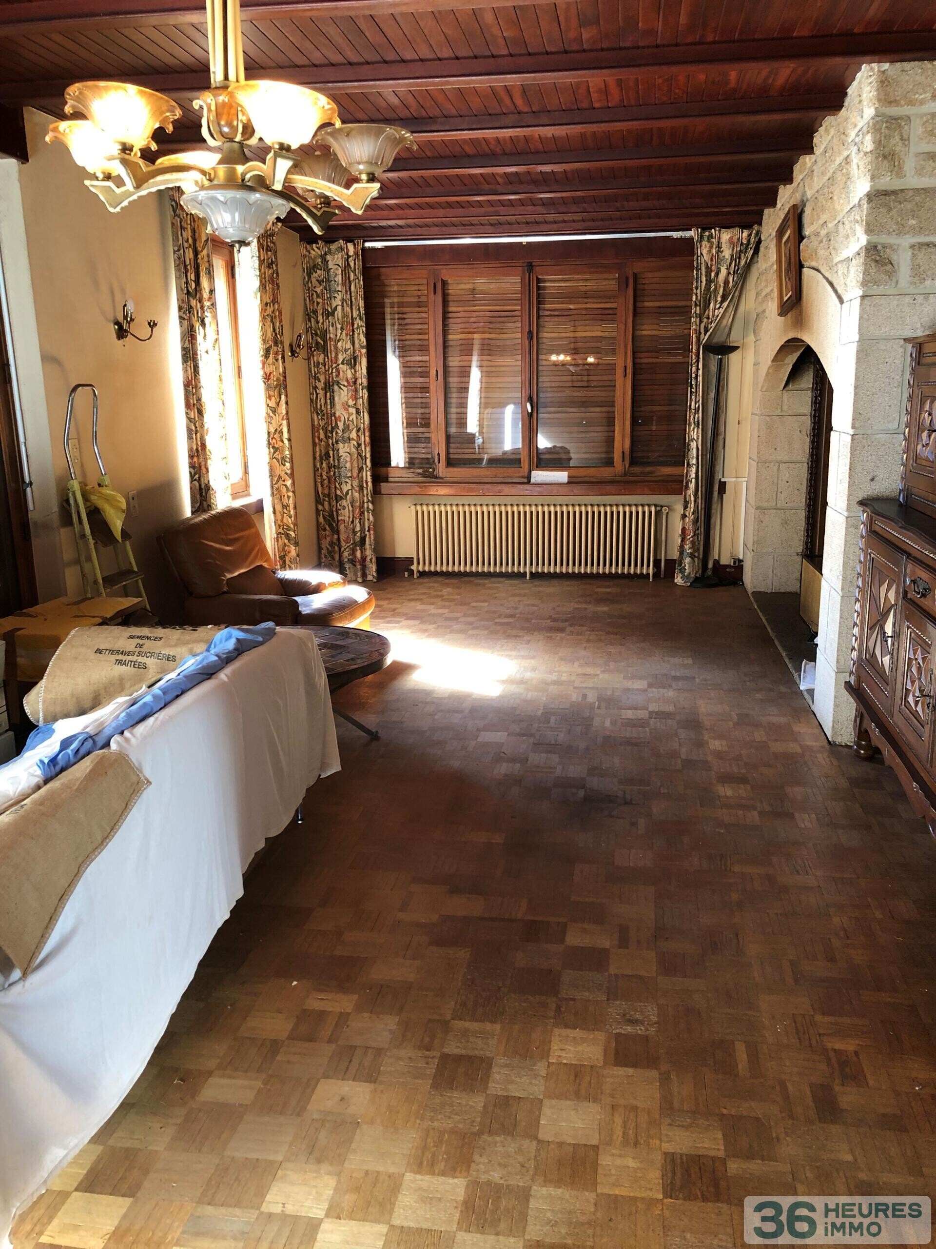 Ensemble immobilier rare et de caractère avec trois bâtiments indépendants sur parc de 4445 m². Idéal projet résidentiel et / ou professionnel et/ou destiné à des investisseurs.