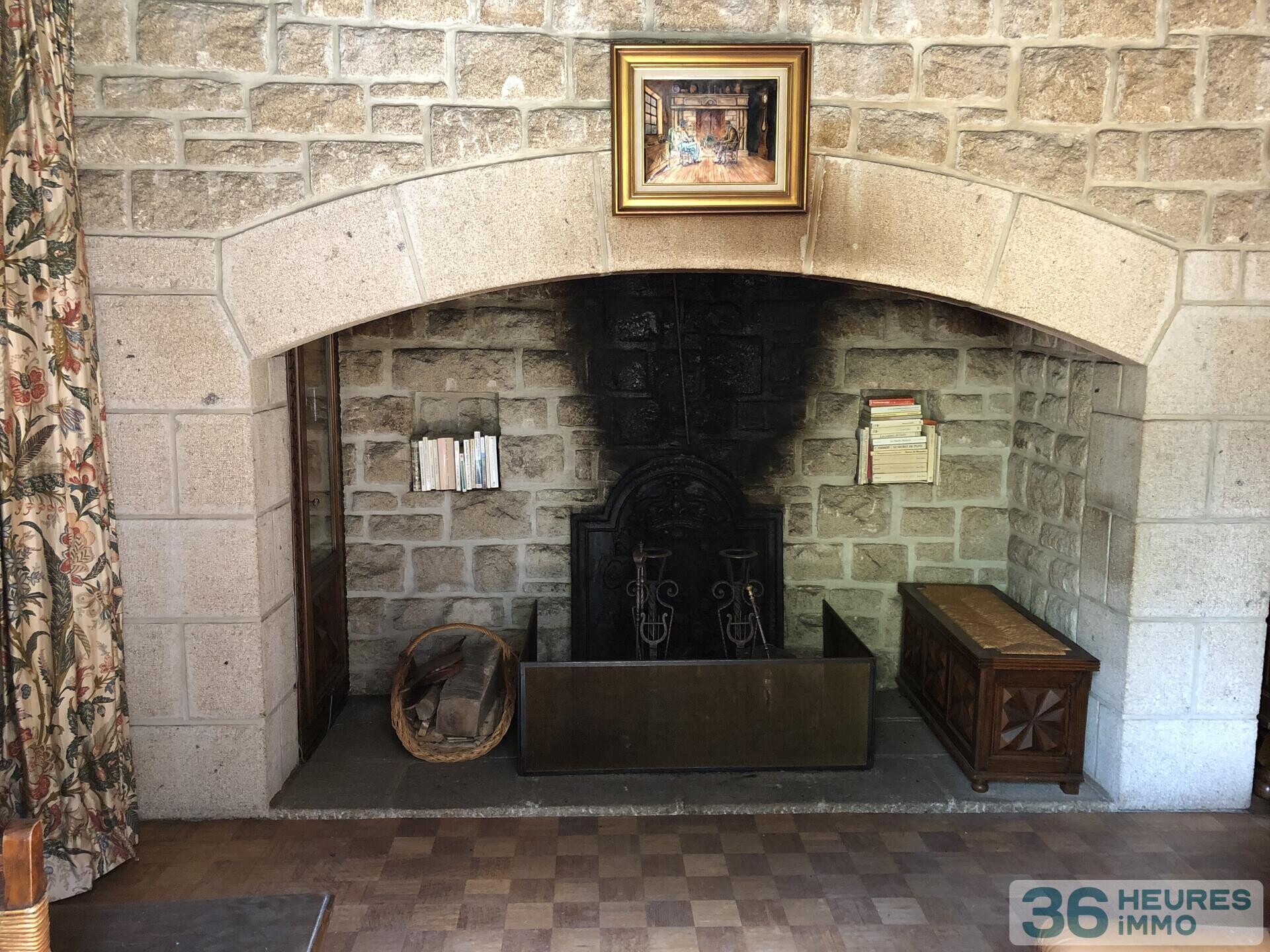 Ensemble immobilier rare et de caractère avec trois bâtiments indépendants sur parc de 4445 m². Idéal projet résidentiel et / ou professionnel et/ou destiné à des investisseurs.