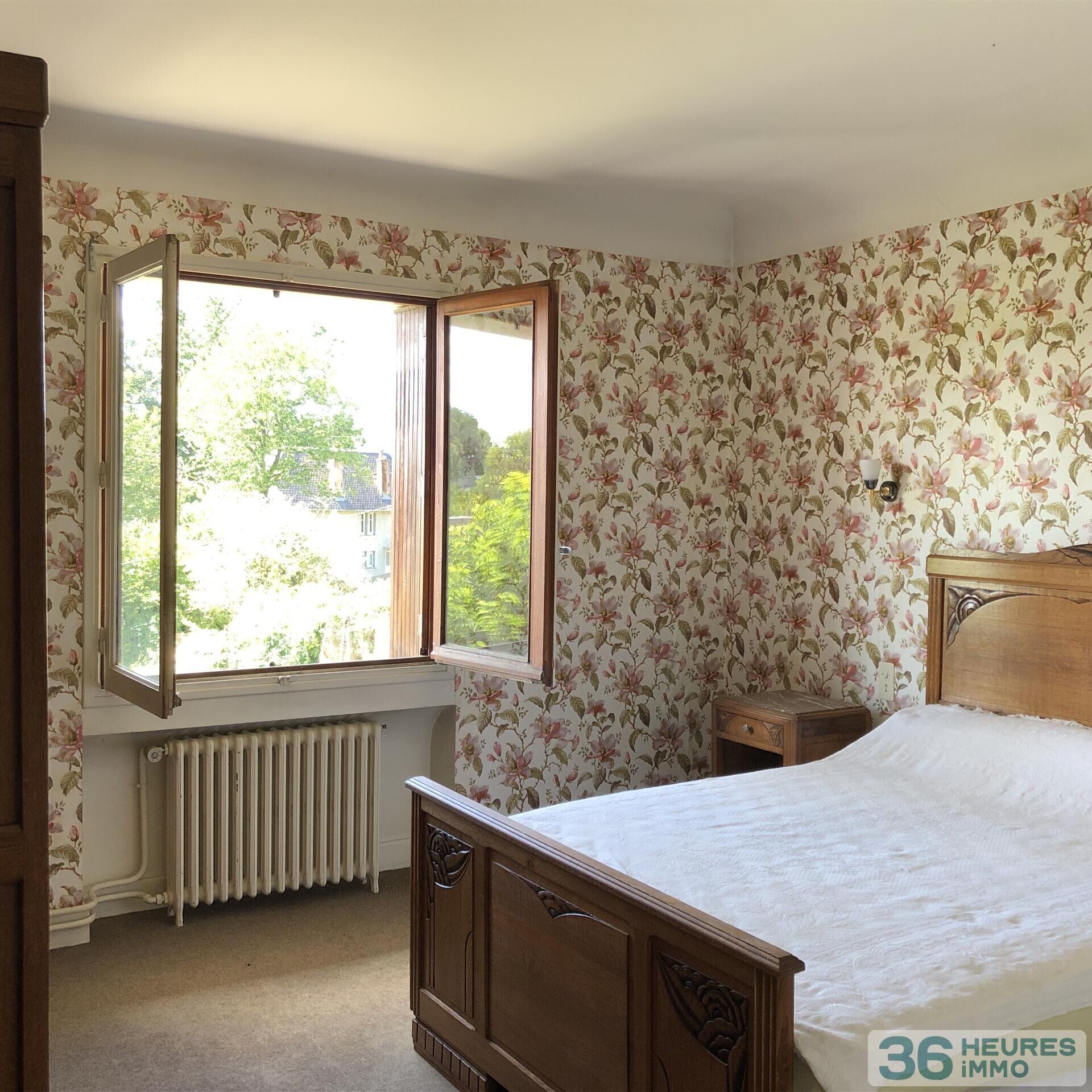 Ensemble immobilier rare et de caractère avec trois bâtiments indépendants sur parc de 4445 m². Idéal projet résidentiel et / ou professionnel et/ou destiné à des investisseurs.