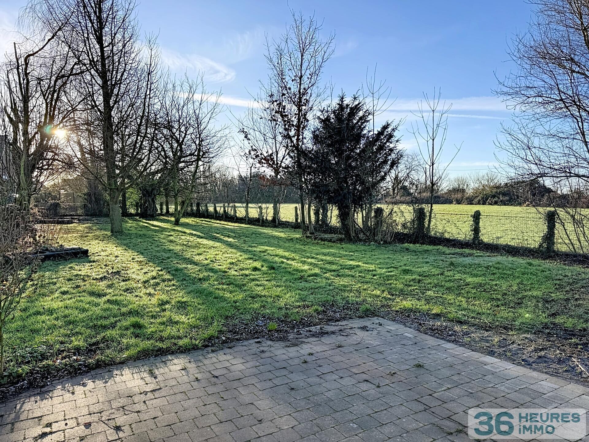 MAISON FAMILIALE RÉNOVÉE – 137 m² – JARDIN 730 m² – DOUBLE GARAGE – ENGLOS