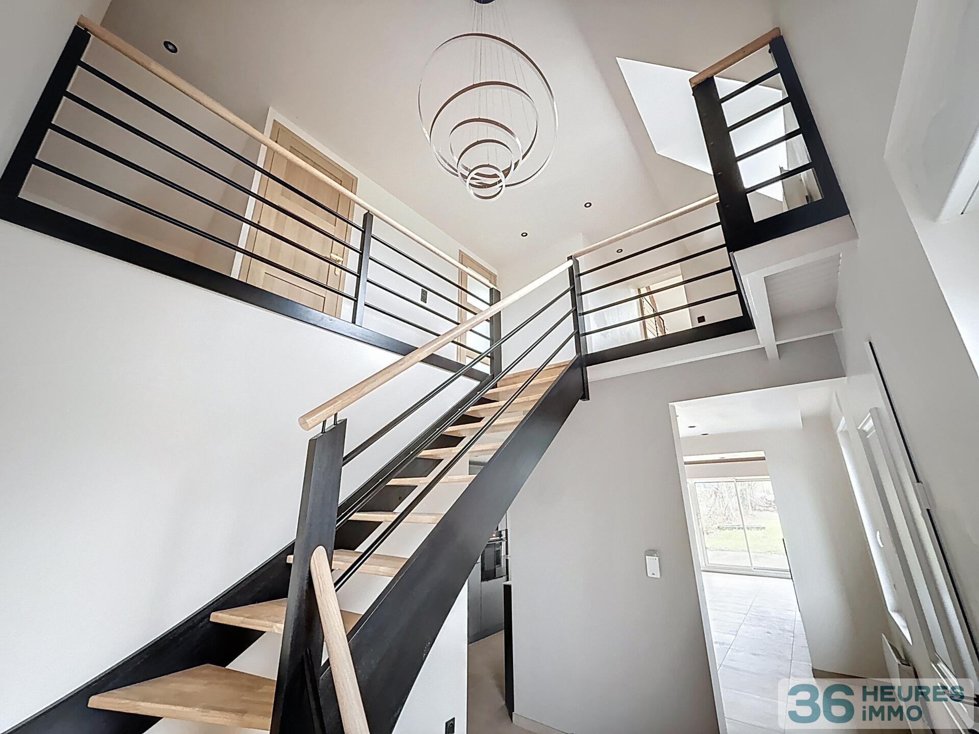 MAISON FAMILIALE RÉNOVÉE – 137 m² – JARDIN 730 m² – DOUBLE GARAGE – ENGLOS