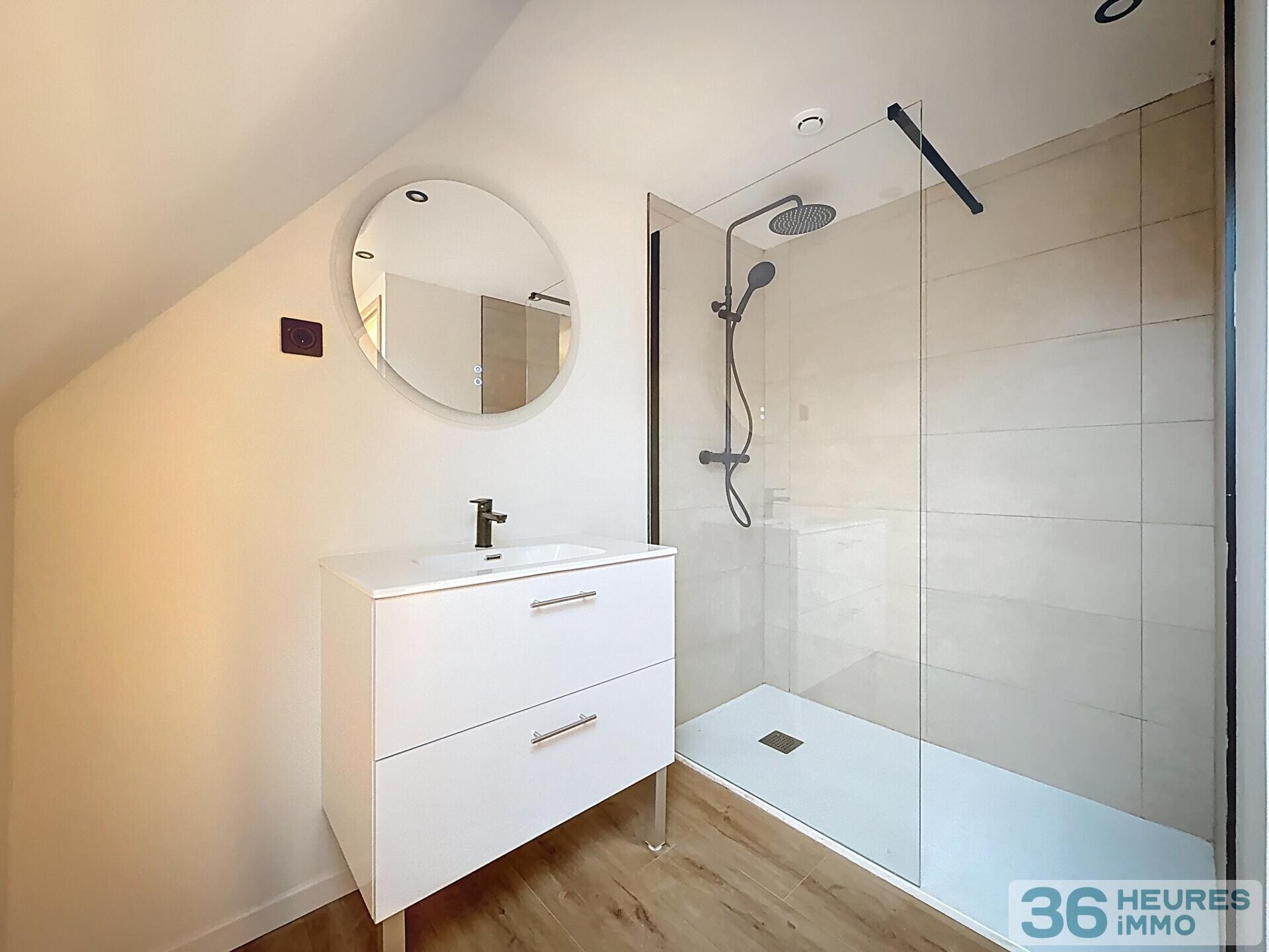 MAISON FAMILIALE RÉNOVÉE – 137 m² – JARDIN 730 m² – DOUBLE GARAGE – ENGLOS