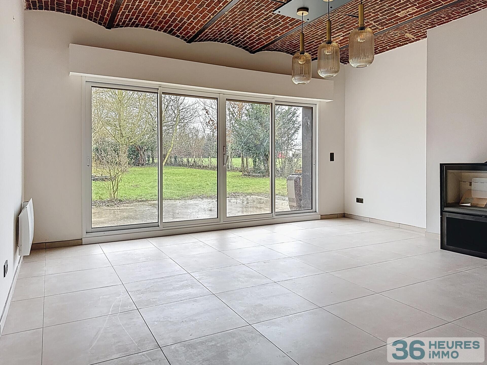 MAISON FAMILIALE RÉNOVÉE – 137 m² – JARDIN 730 m² – DOUBLE GARAGE – ENGLOS