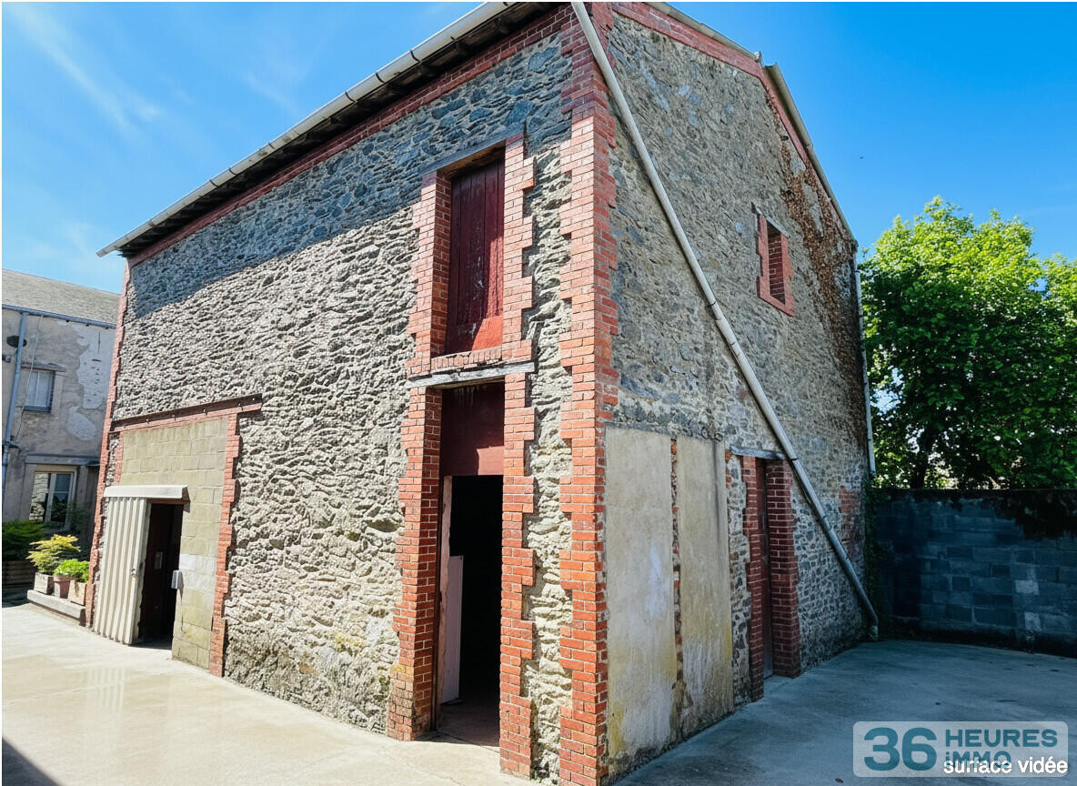 Ensemble immobilier *** 3 bâtisses *** potentiel de 640m2 *** hyper centre de VIHIERS