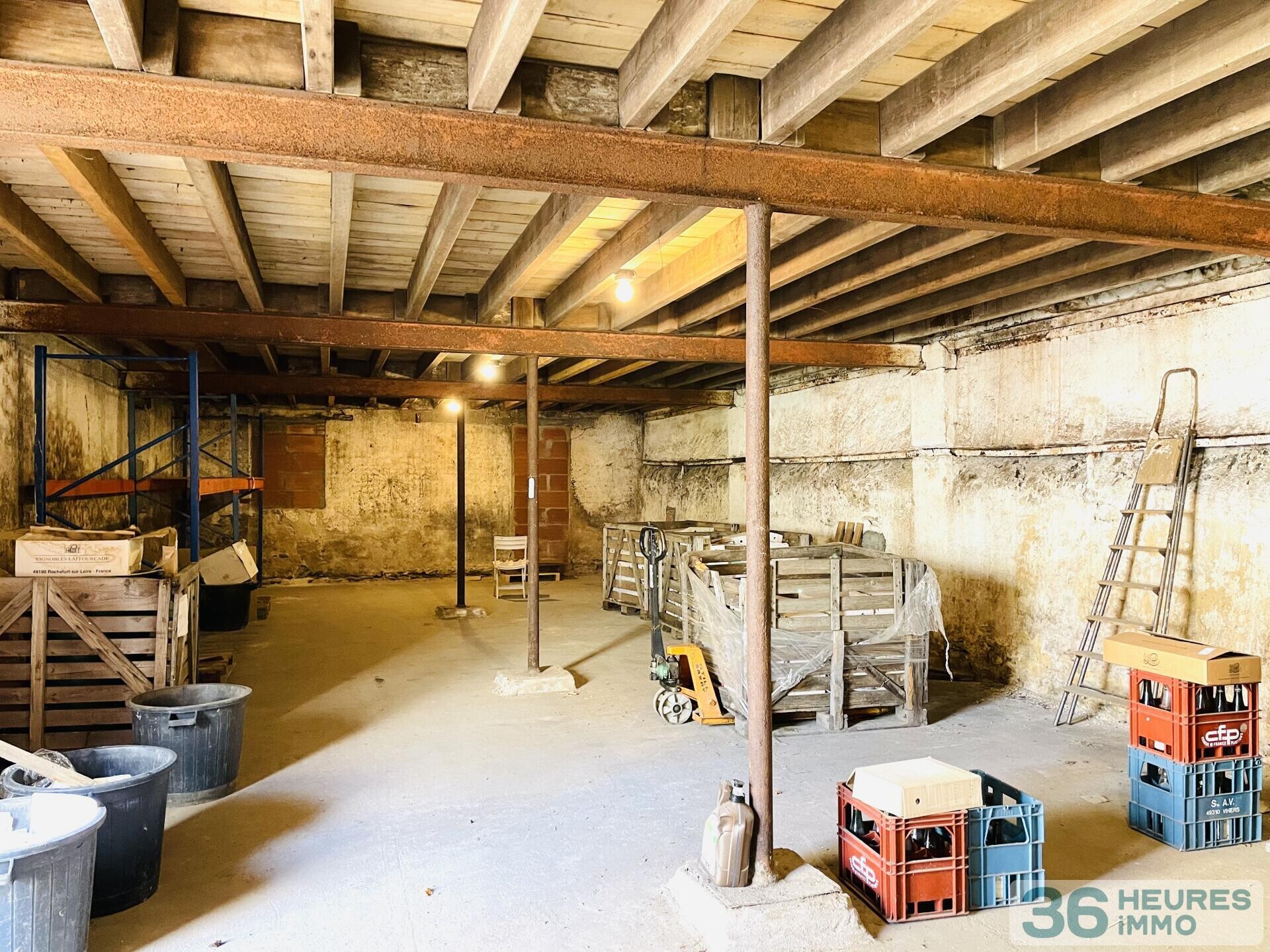 Ensemble immobilier *** 3 bâtisses *** potentiel de 640m2 *** hyper centre de VIHIERS