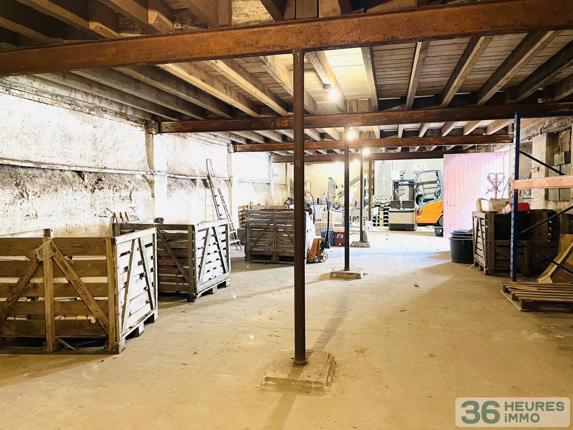 Ensemble immobilier *** 3 bâtisses *** potentiel de 640m2 *** hyper centre de VIHIERS