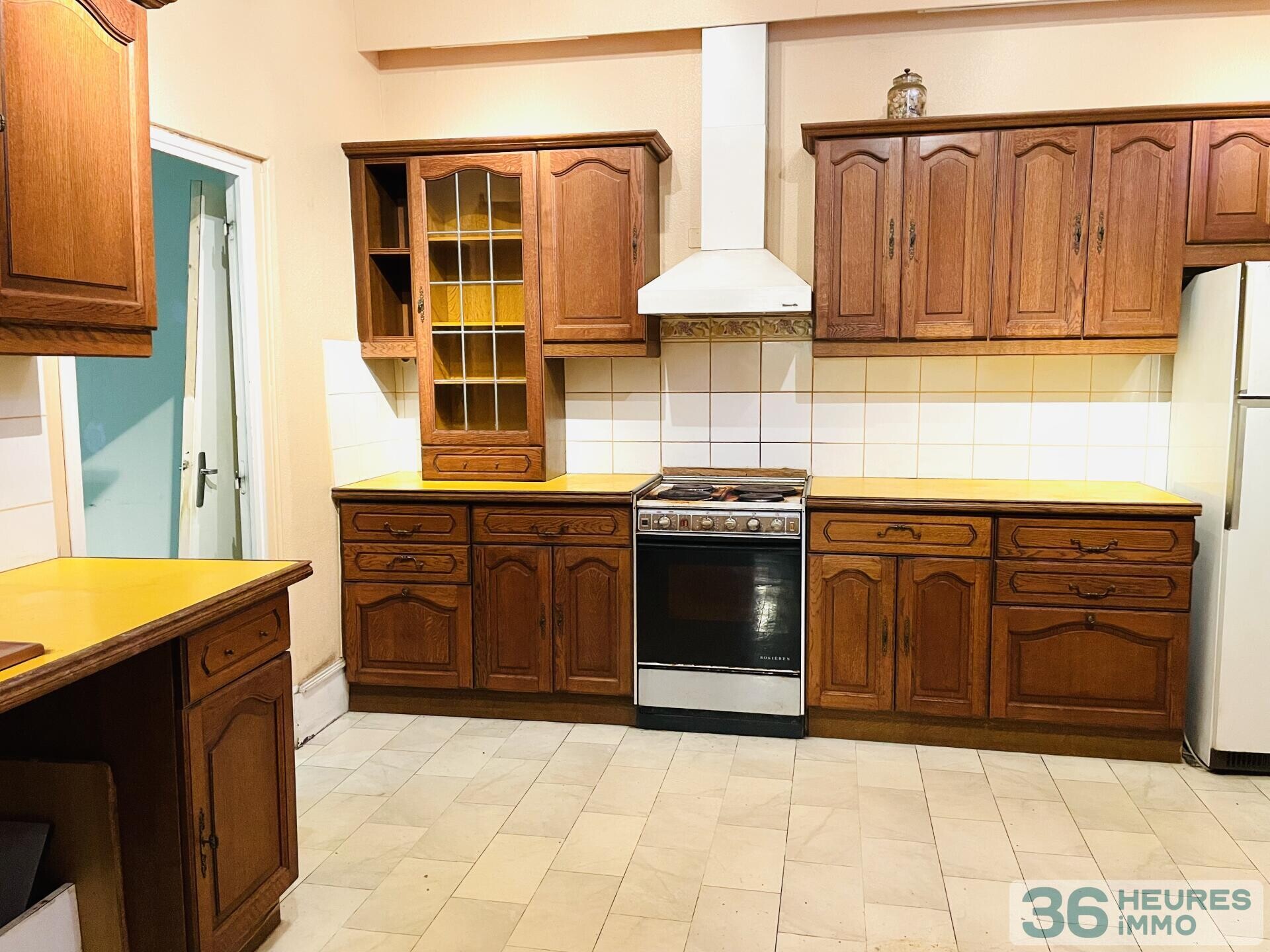 Ensemble immobilier *** 3 bâtisses *** potentiel de 640m2 *** hyper centre de VIHIERS