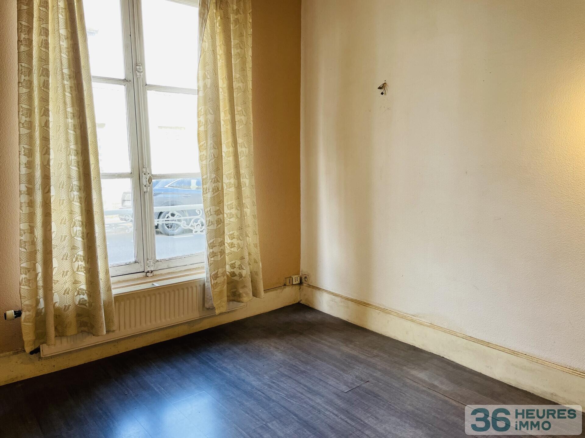 Ensemble immobilier *** 3 bâtisses *** potentiel de 640m2 *** hyper centre de VIHIERS