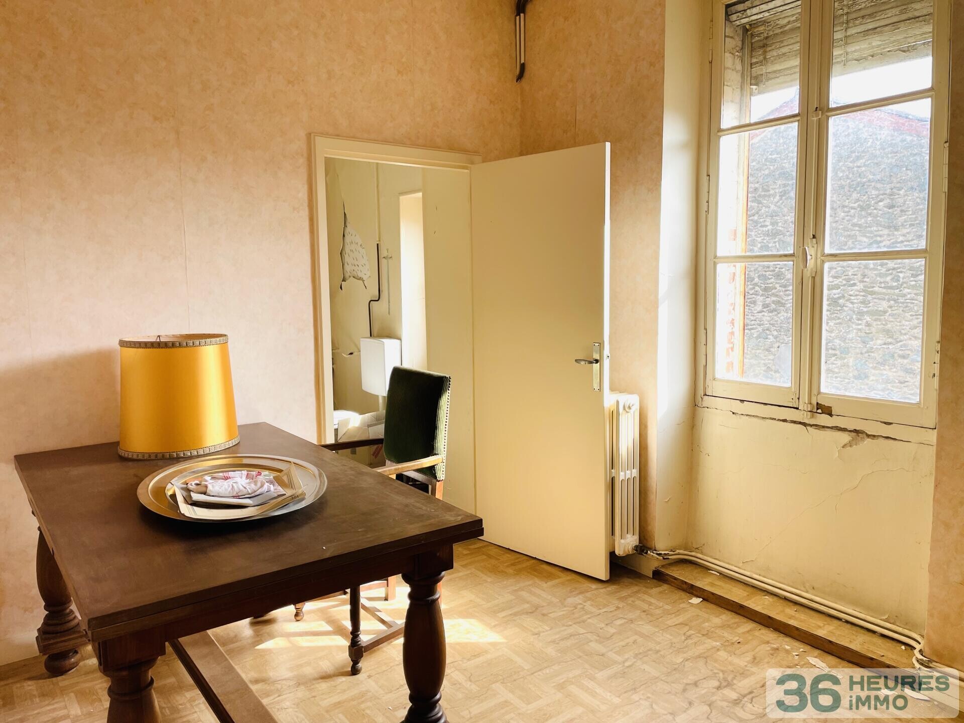 Ensemble immobilier *** 3 bâtisses *** potentiel de 640m2 *** hyper centre de VIHIERS