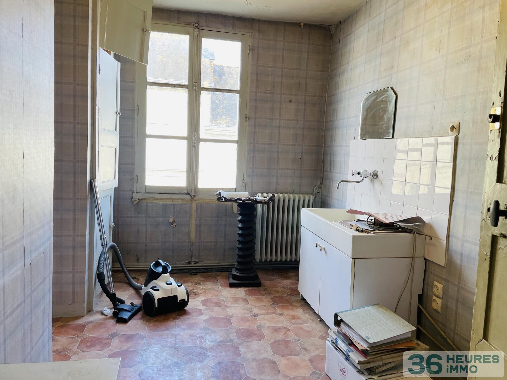 Ensemble immobilier *** 3 bâtisses *** potentiel de 640m2 *** hyper centre de VIHIERS