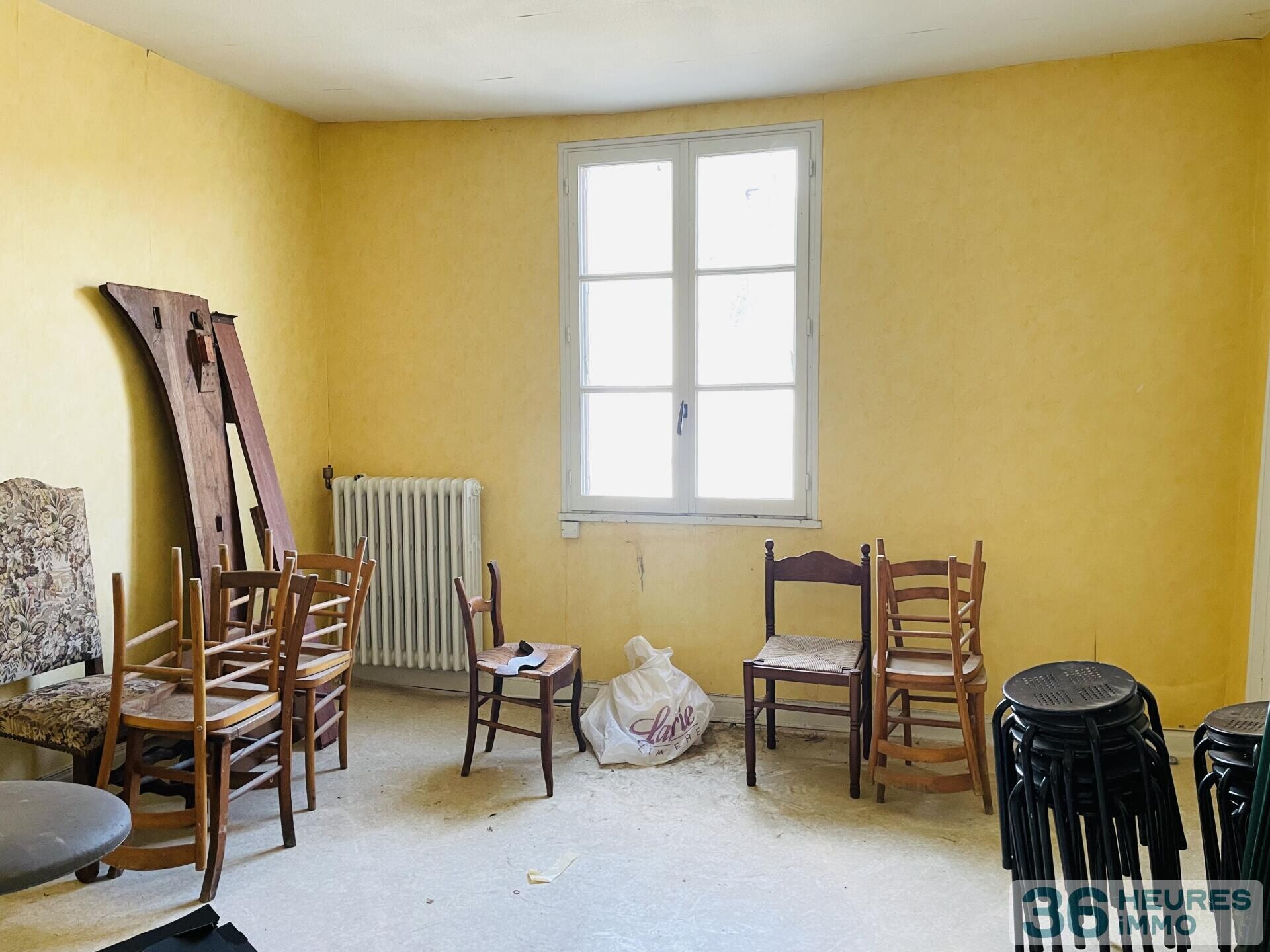 Ensemble immobilier *** 3 bâtisses *** potentiel de 640m2 *** hyper centre de VIHIERS