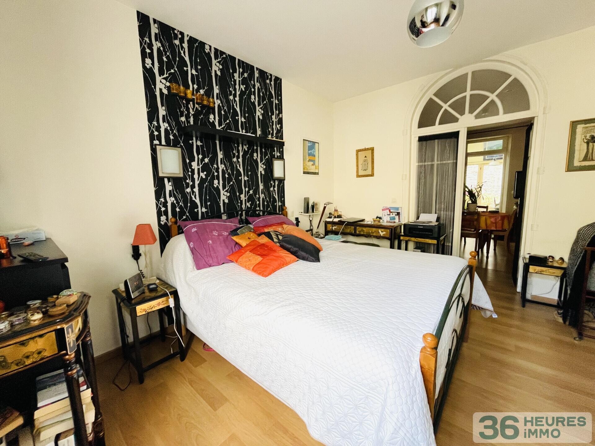 Ensemble immobilier *** 3 bâtisses *** potentiel de 640m2 *** hyper centre de VIHIERS