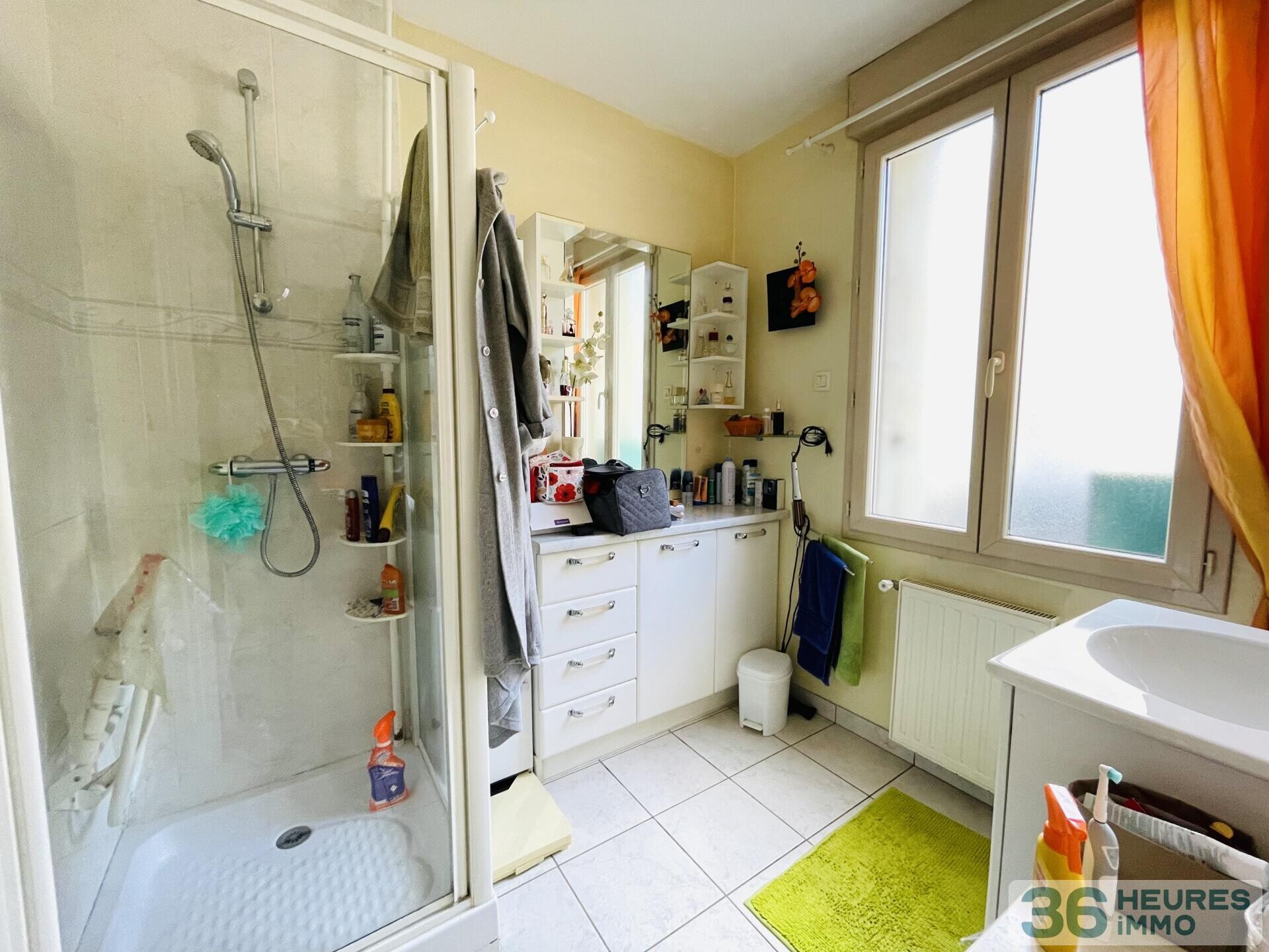 Ensemble immobilier *** 3 bâtisses *** potentiel de 640m2 *** hyper centre de VIHIERS