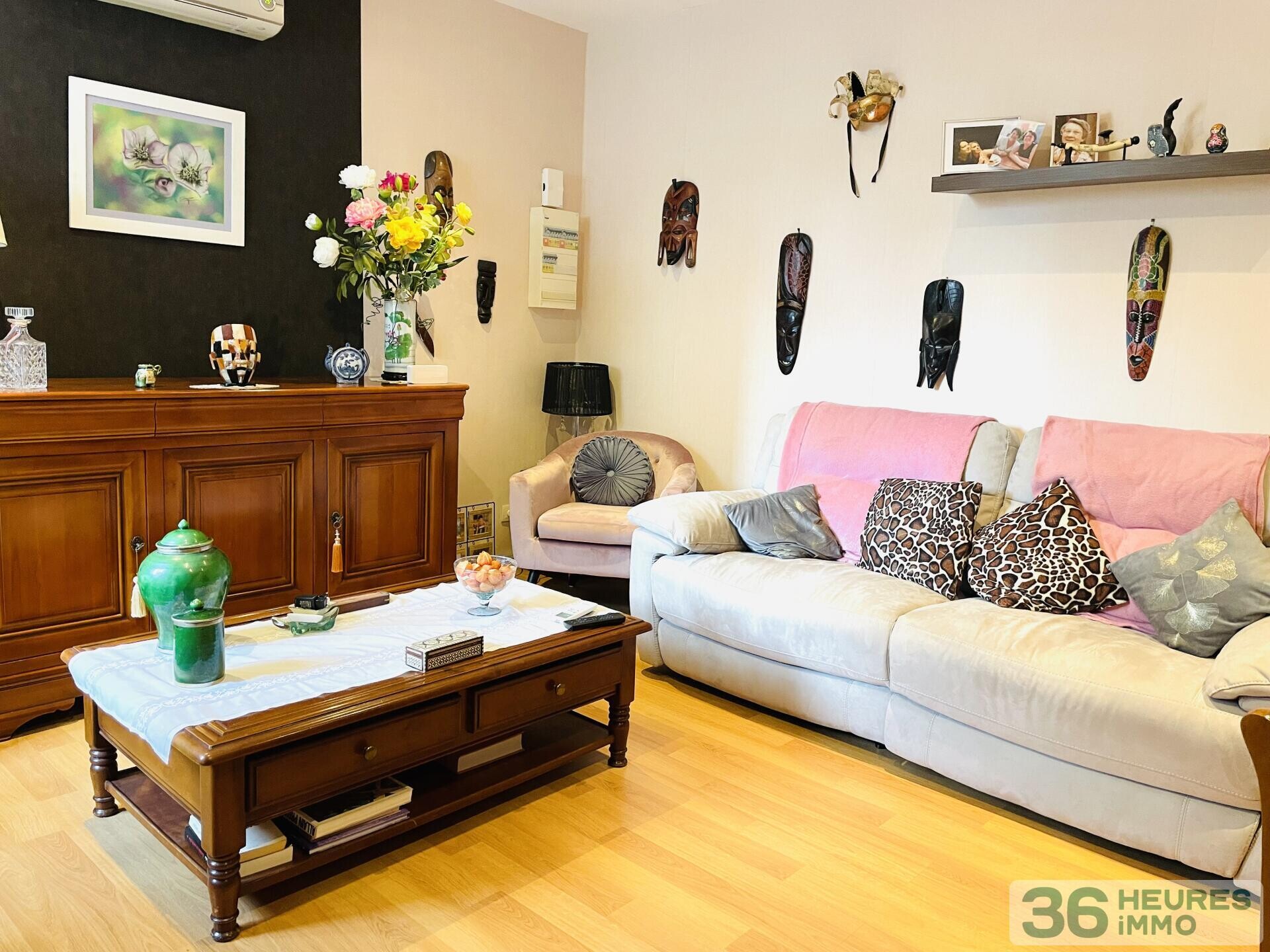 Ensemble immobilier *** 3 bâtisses *** potentiel de 640m2 *** hyper centre de VIHIERS